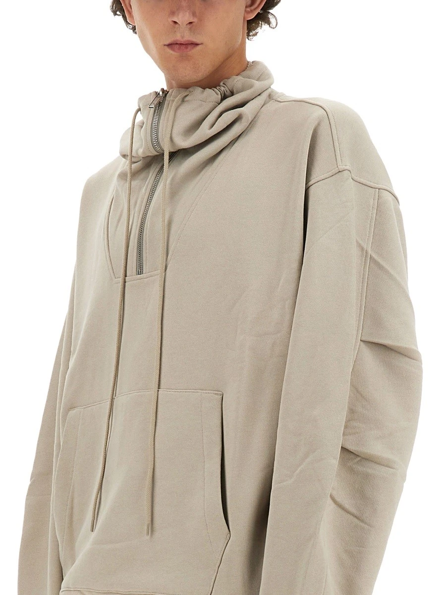 ZIP SWEATSHIRT..webp