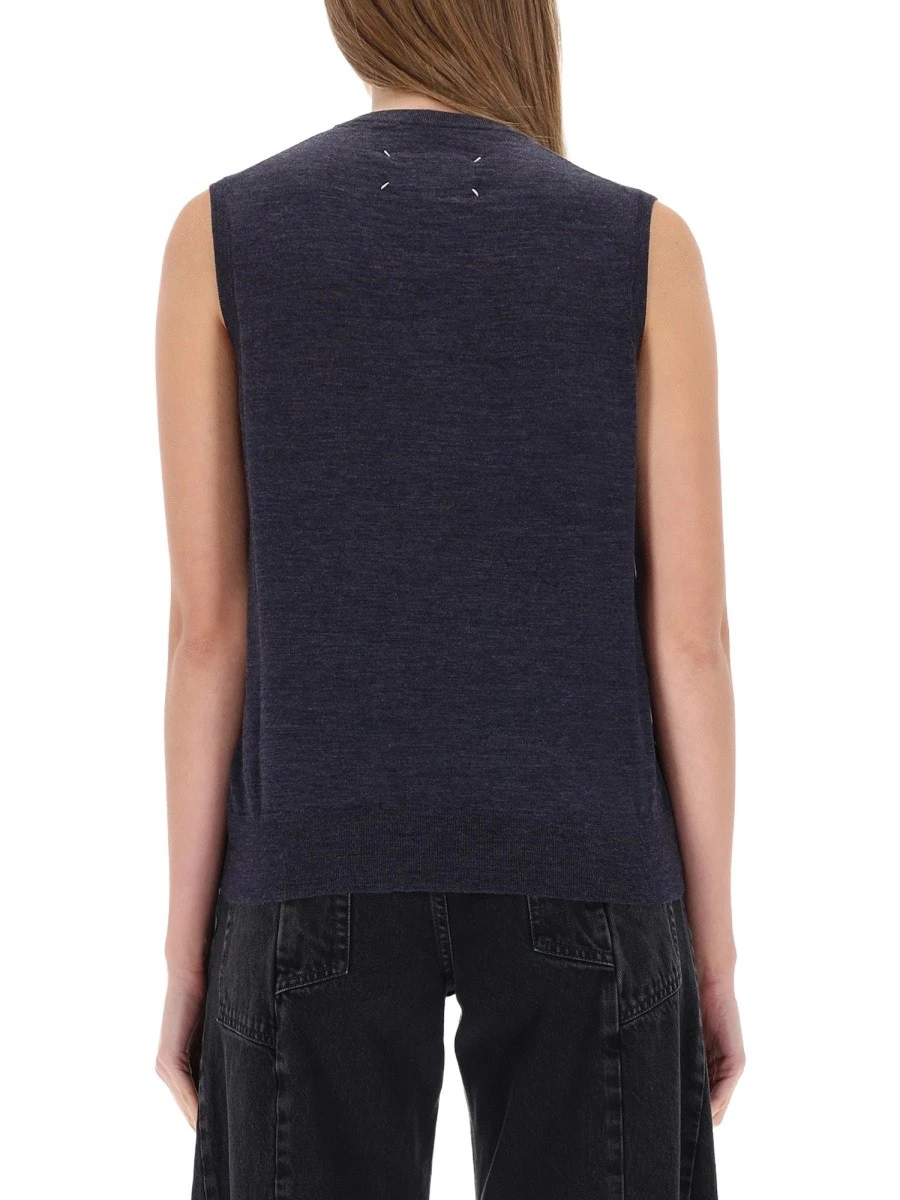V-NECK VEST.webp