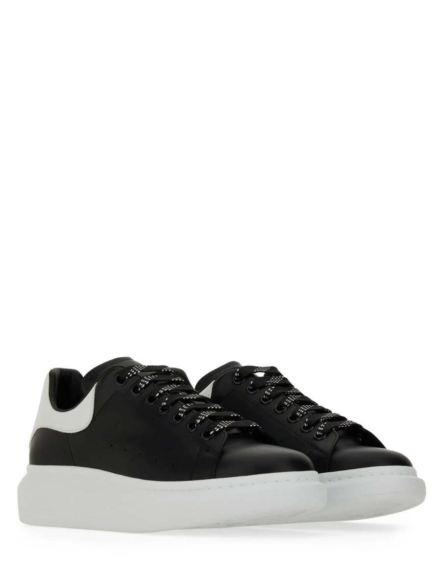 OVERSIZED SNEAKER.webp