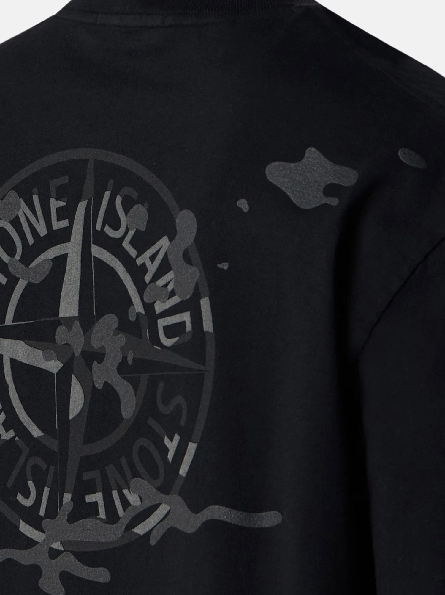 Cotton T-shirt with tone-on-tone logo print on the front.webp