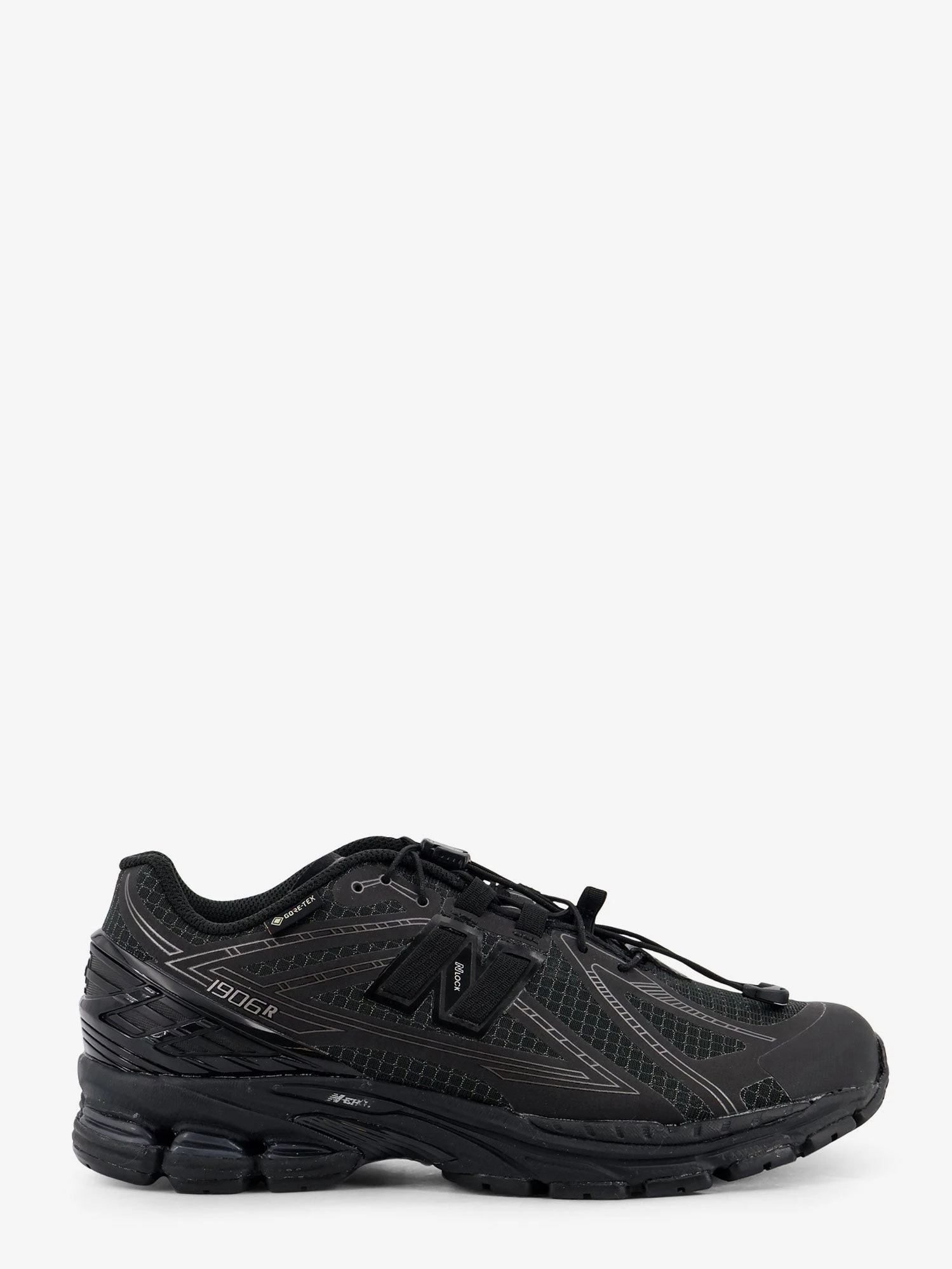 U190631 Gore-tex sneakers with side logo.webp