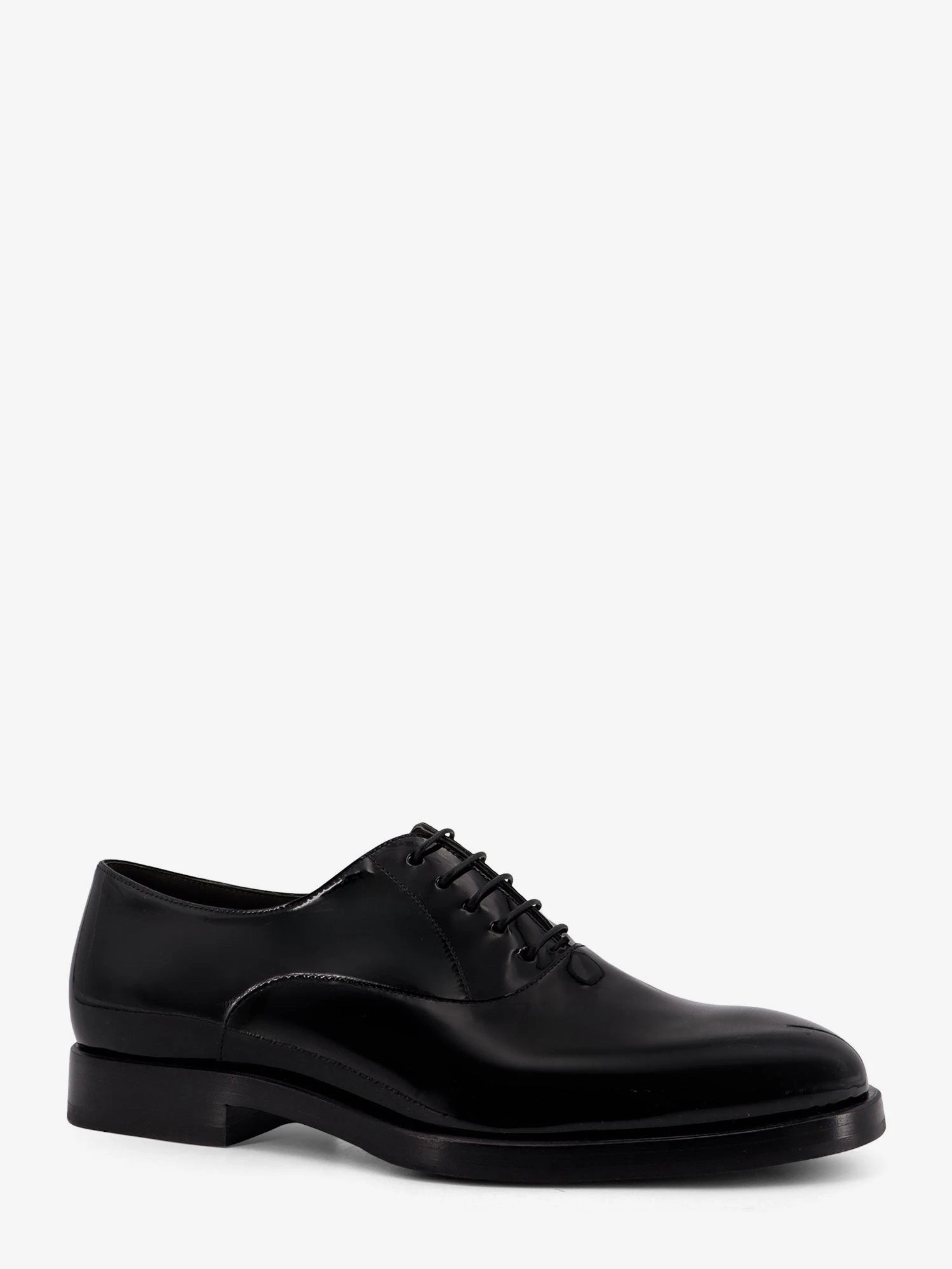 Oxford patent leather lace-up.webp