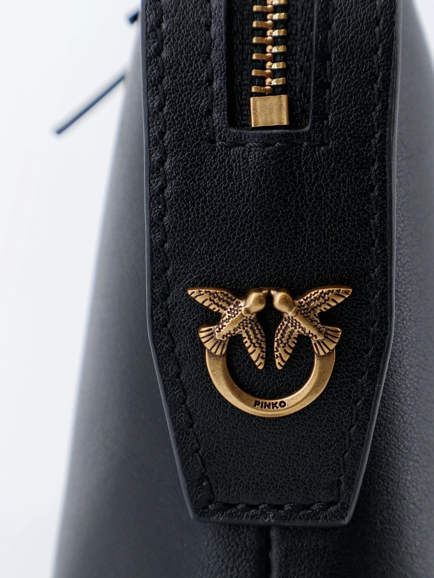 Leather beauty case.webp