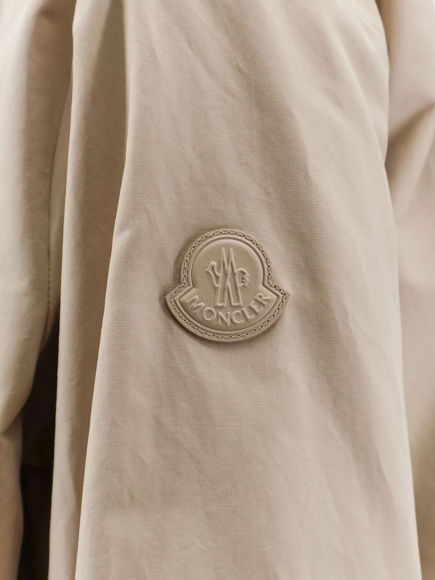 Gruissan jacket with gathered profile.webp