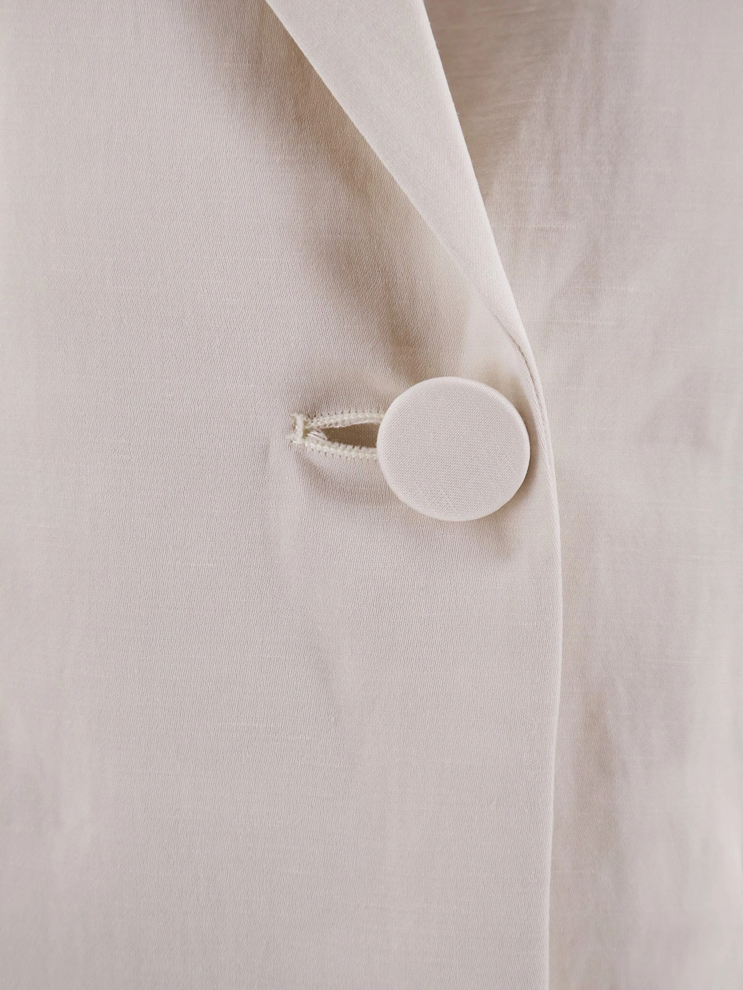 Double-breasted lyocell and linen blazer.webp