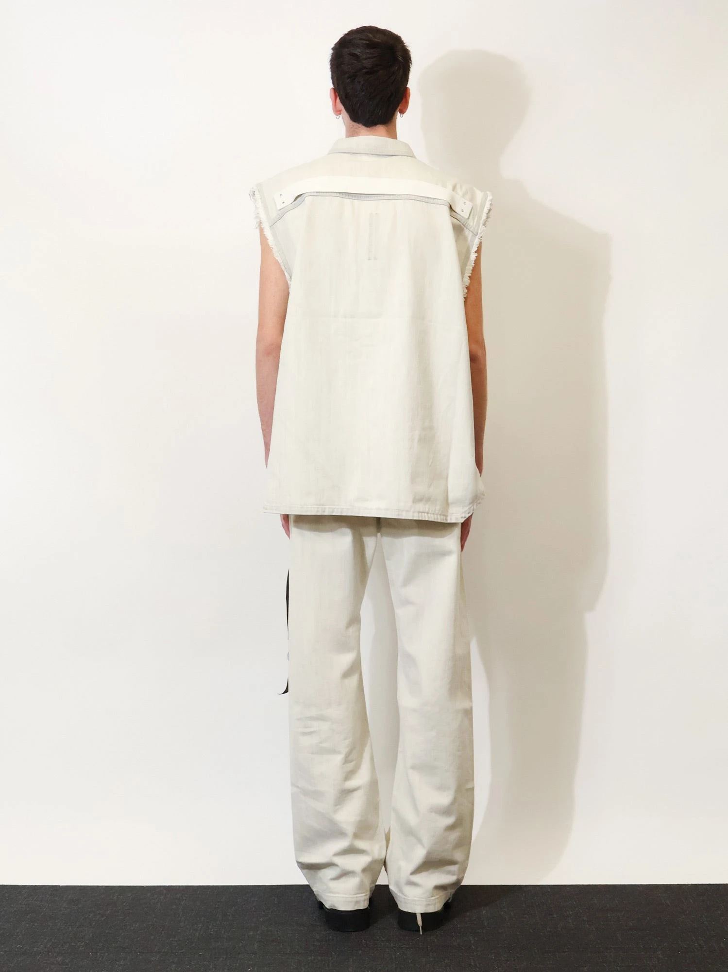 Sleeveless denim jacket.webp