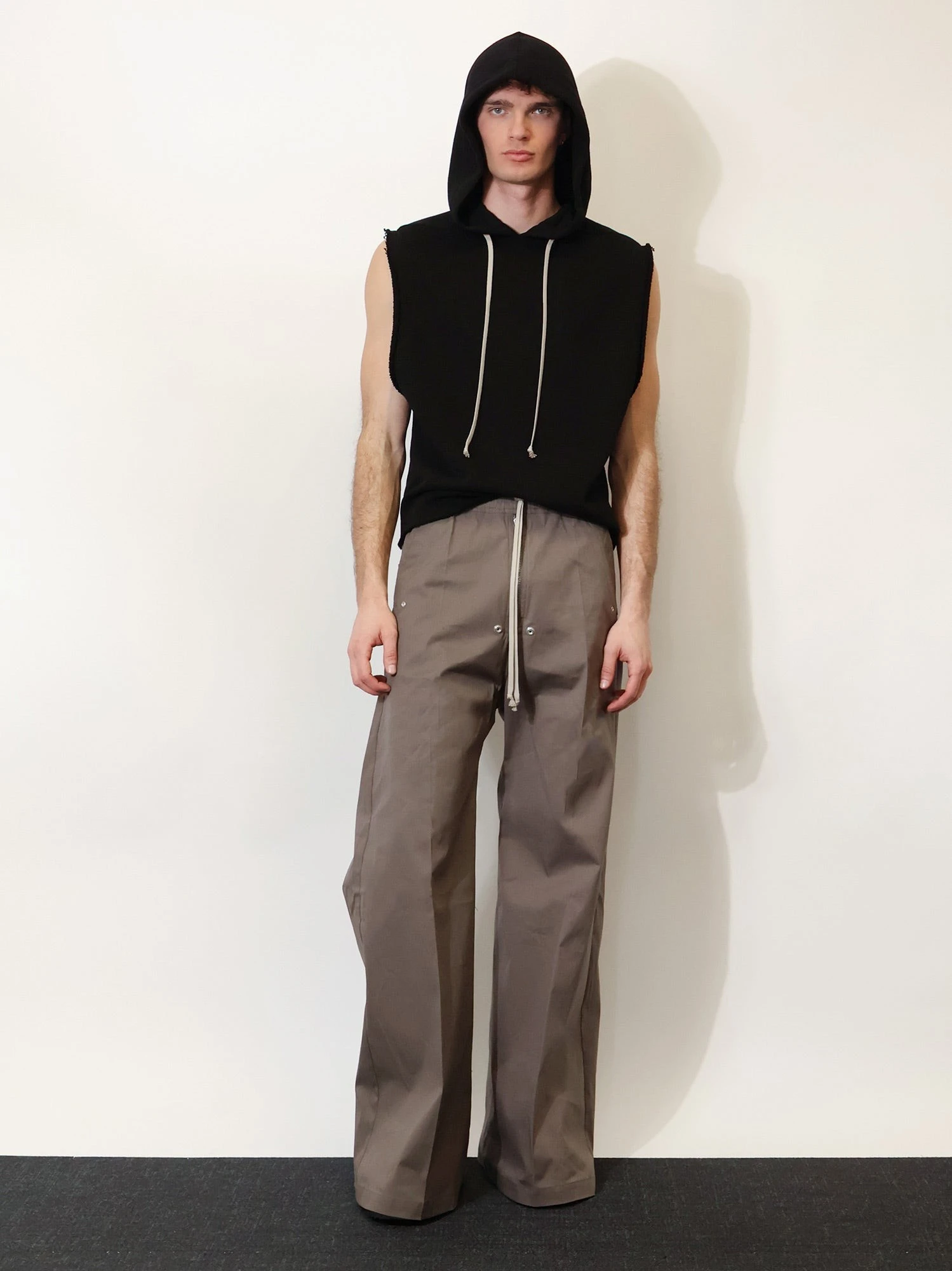 Sleeveless organic cotton sweatshirt.webp