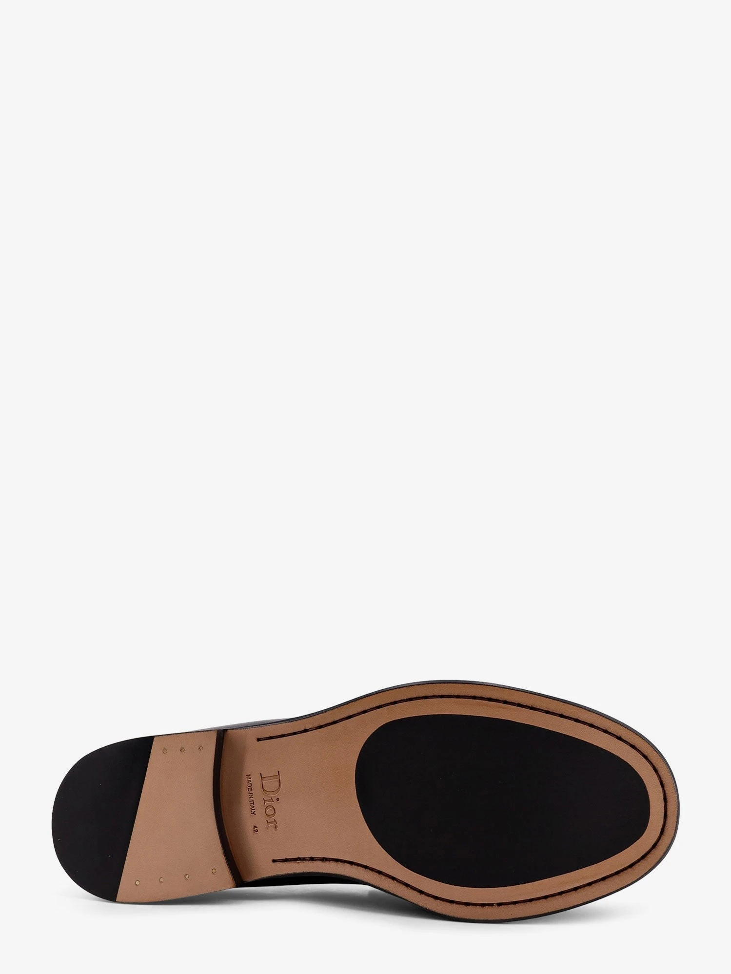 Leather loafers with Dior Oblique detail.webp