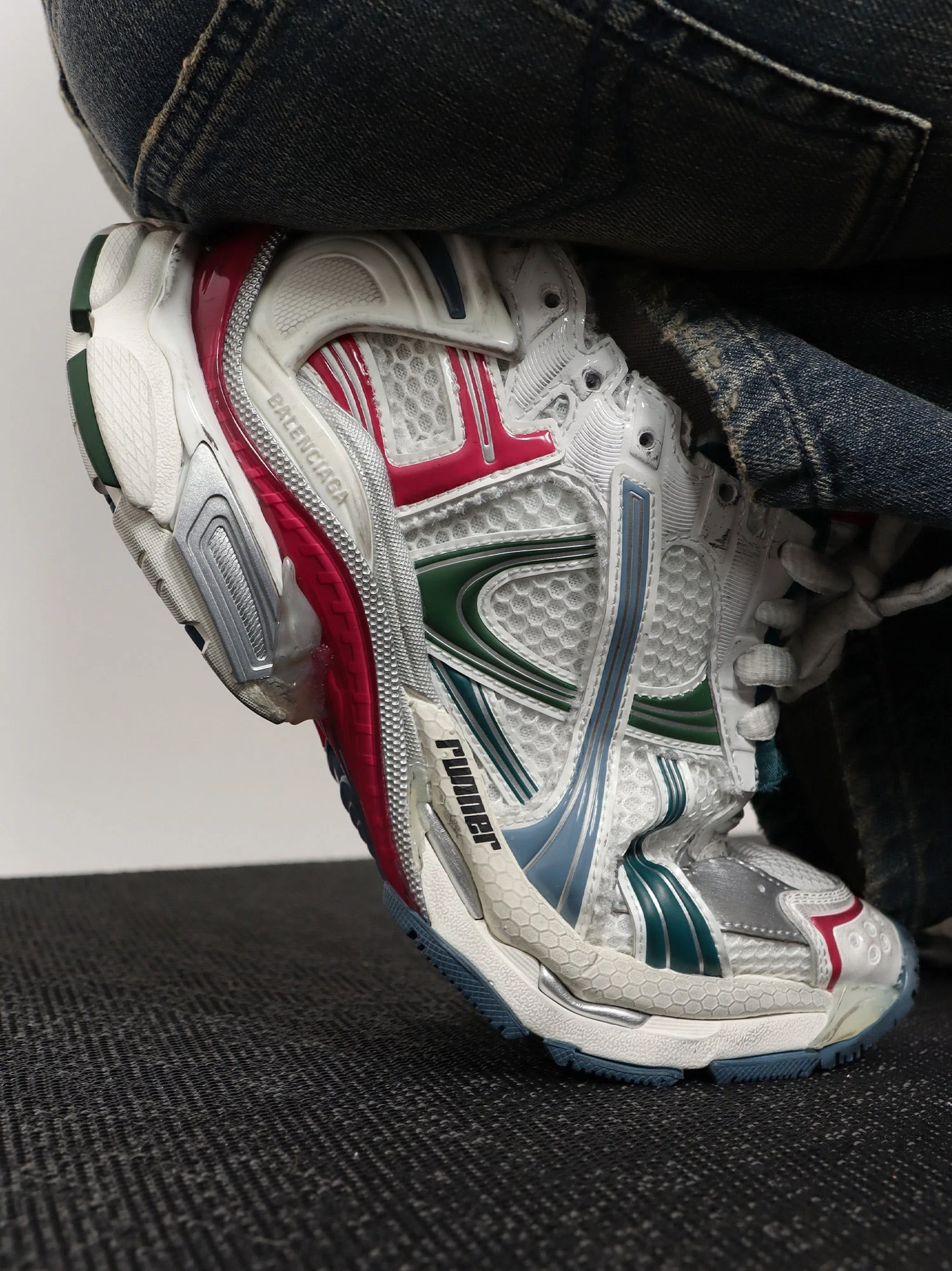 Runner low-top mesh sneakers.webp