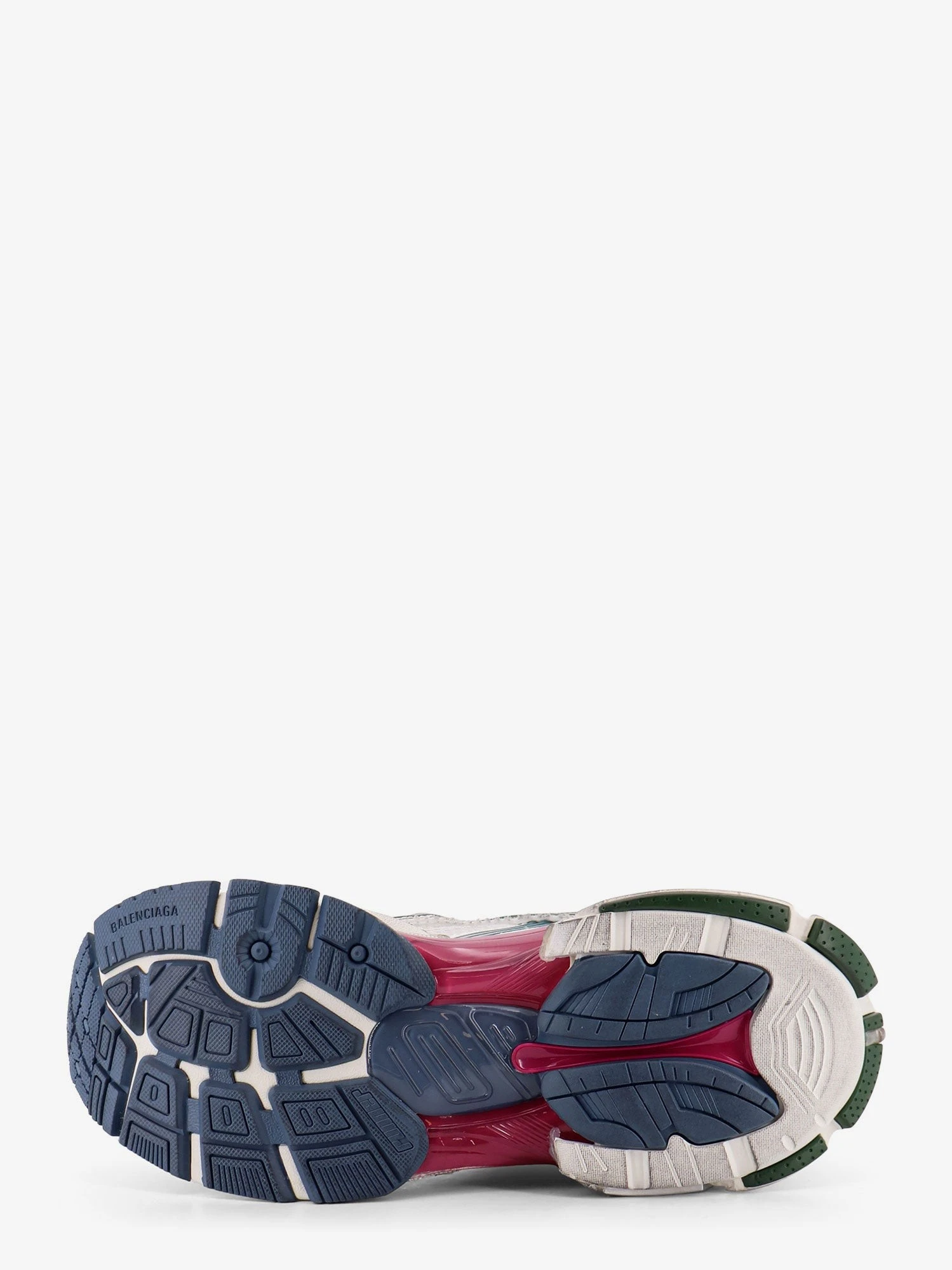 Runner low-top mesh sneakers.webp