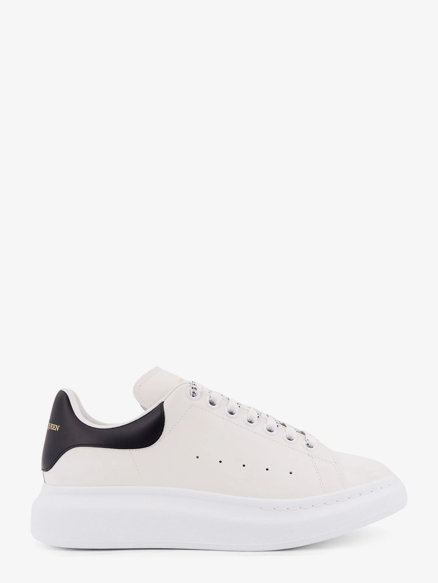 Low-top leather sneakers.webp