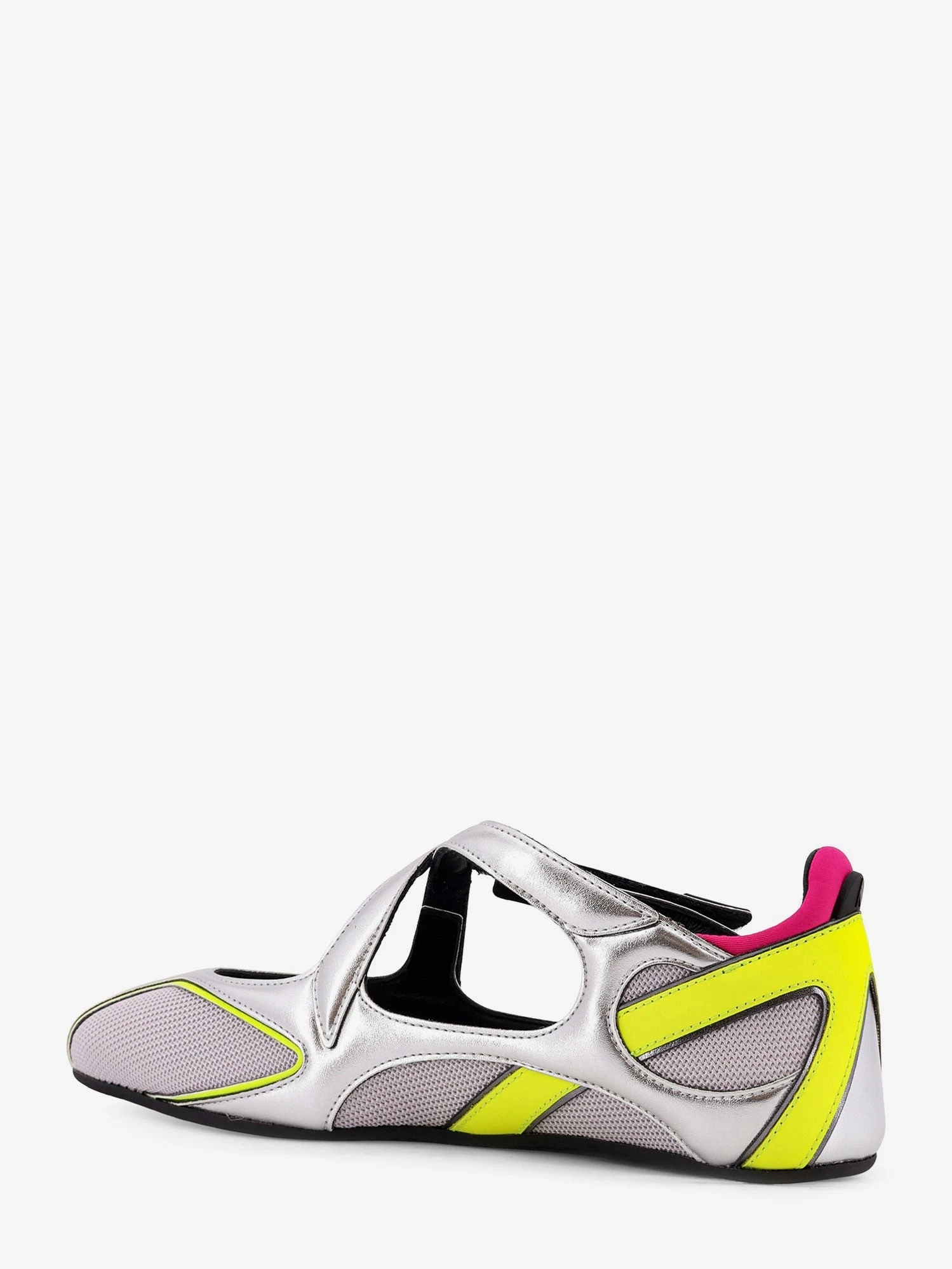 Floor 01 nylon ballerinas.webp