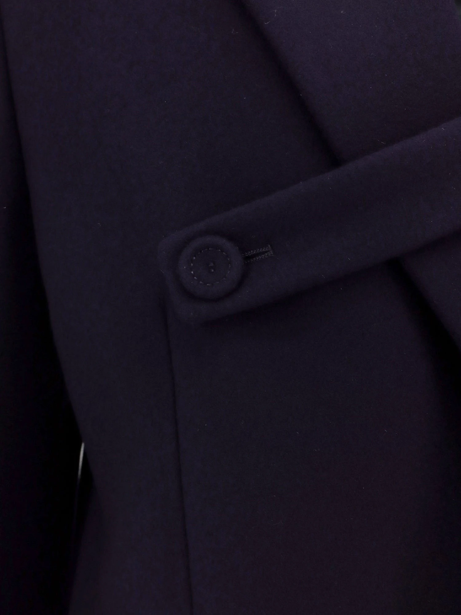 Single-breasted virgin wool coat.webp