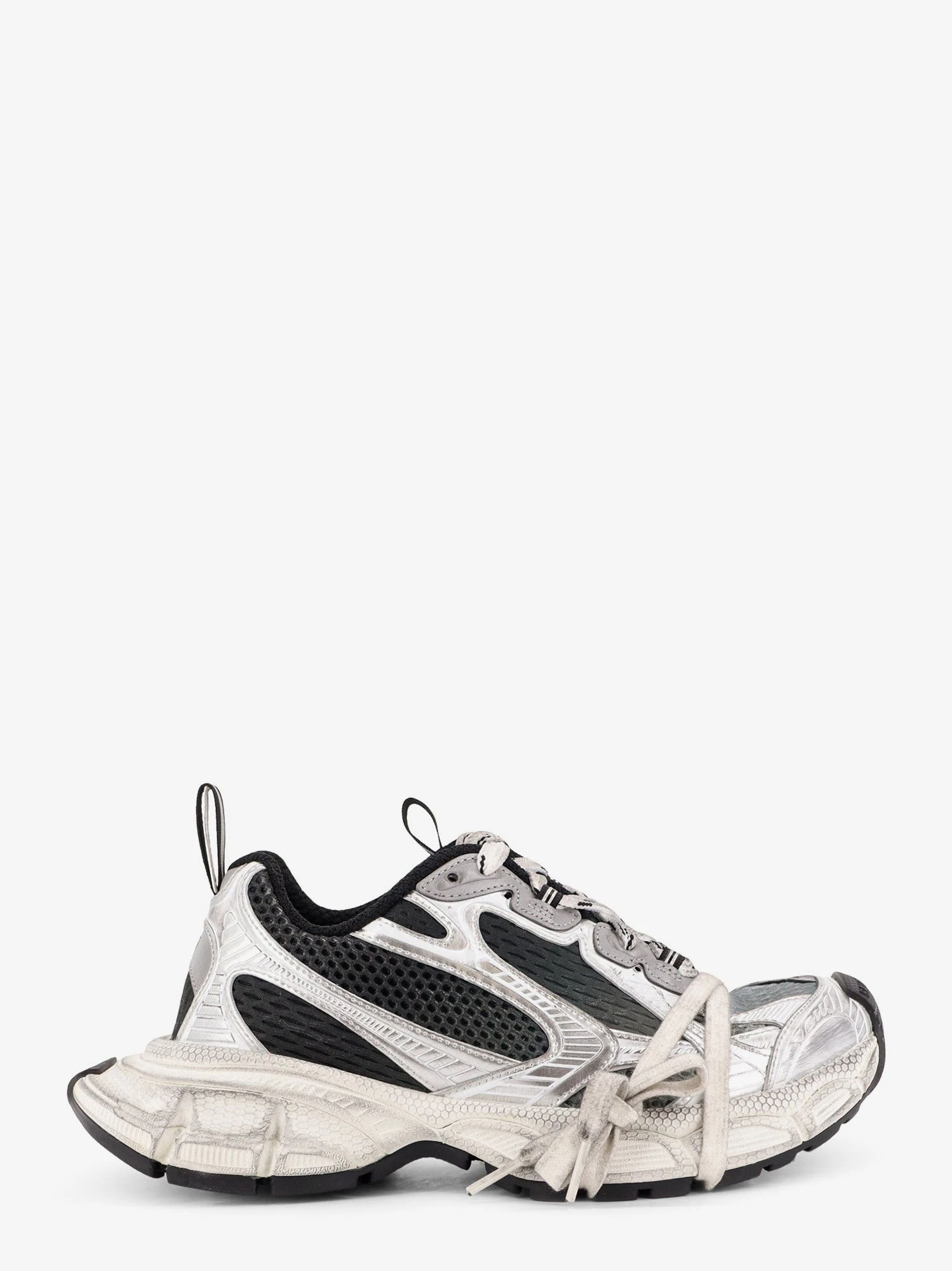 3XL Gradient mesh sneakers with used effect.webp