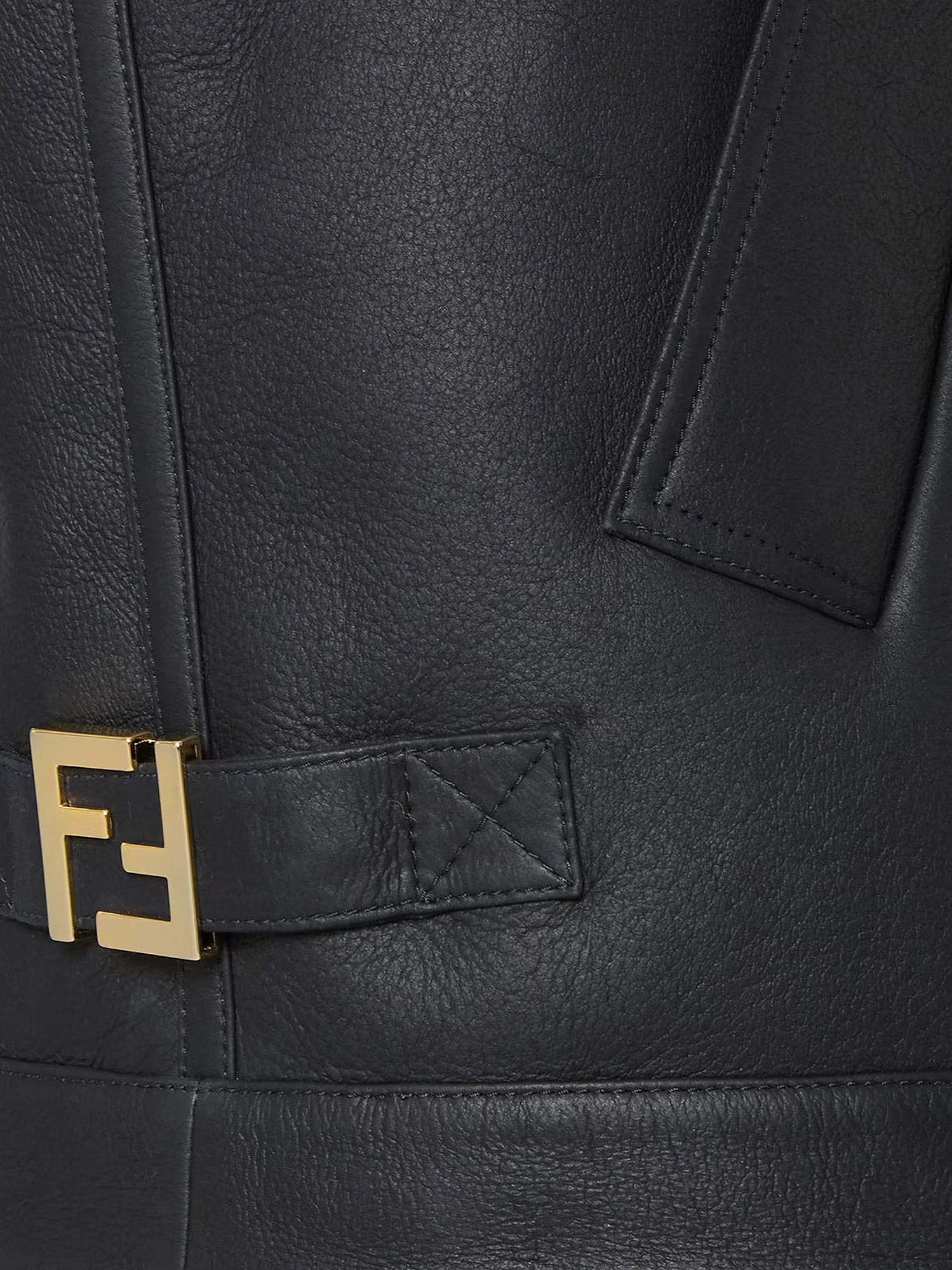 Sleeveless sheepskin jacket.webp