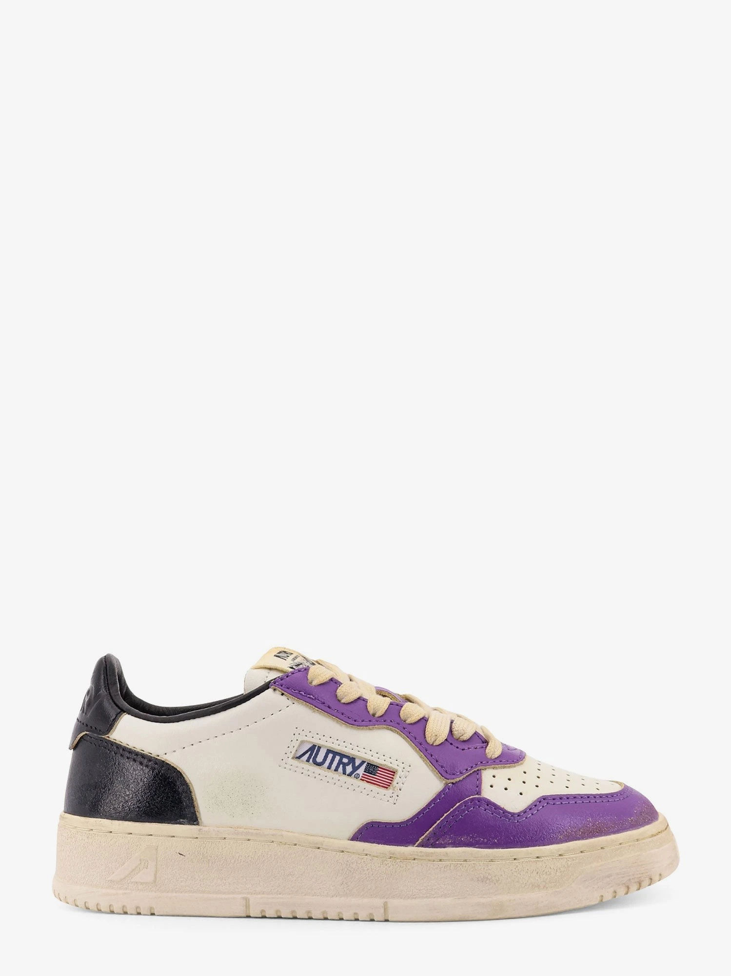Super Vintage low-top leather sneakers.webp