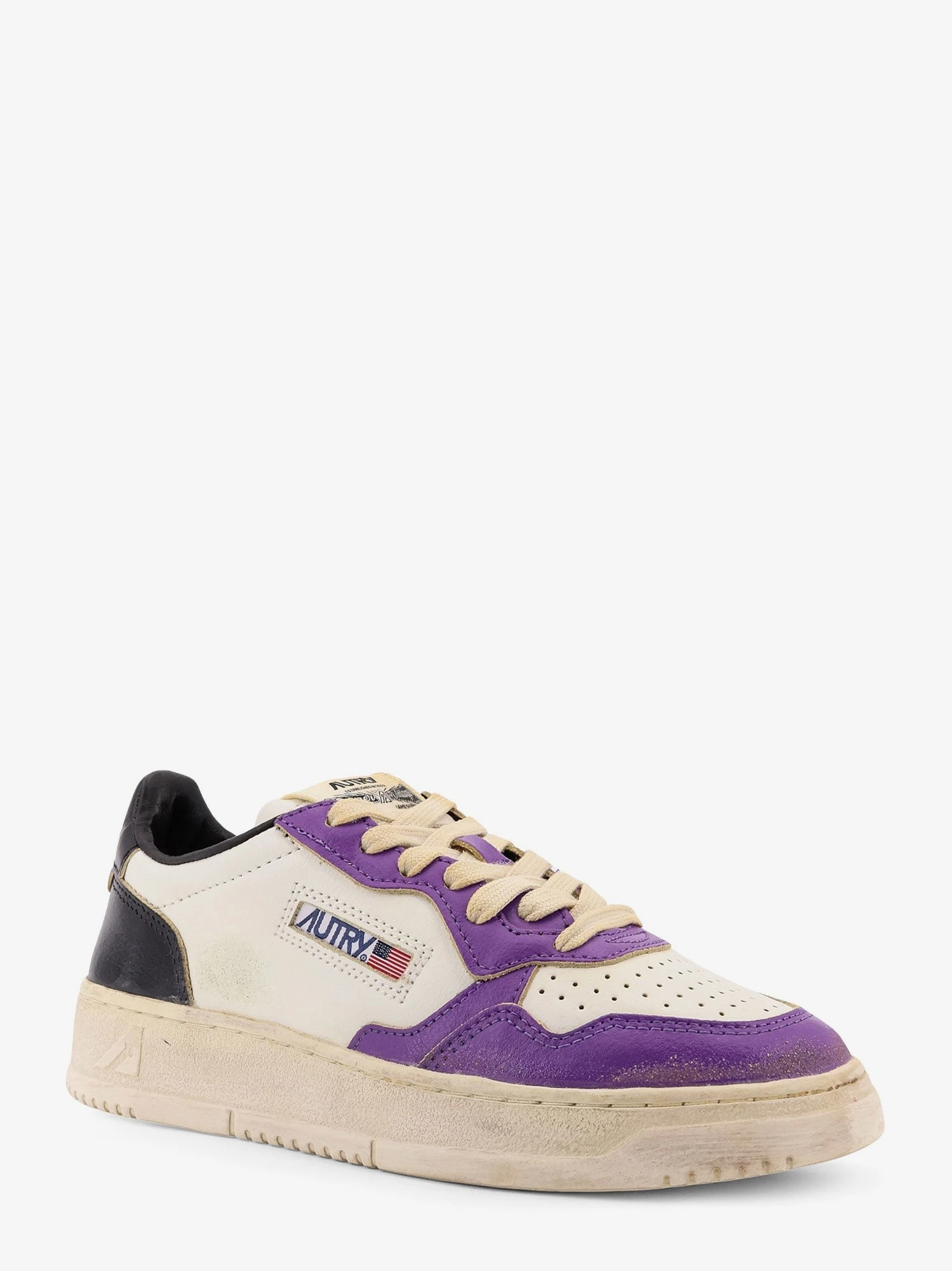 Super Vintage low-top leather sneakers.webp