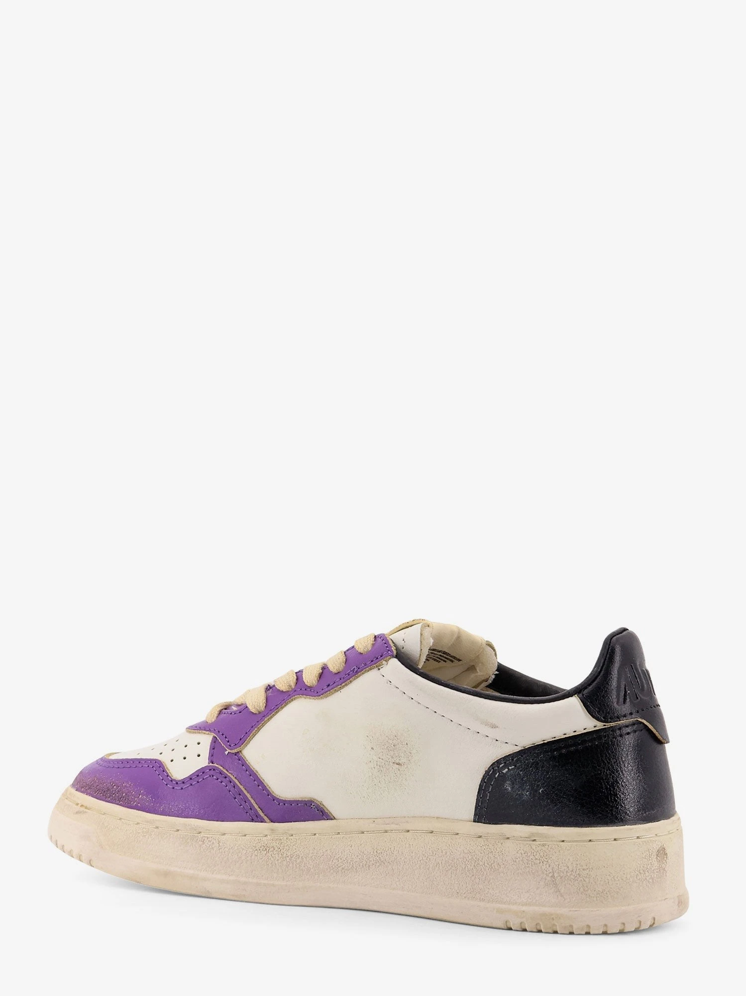 Super Vintage low-top leather sneakers.webp