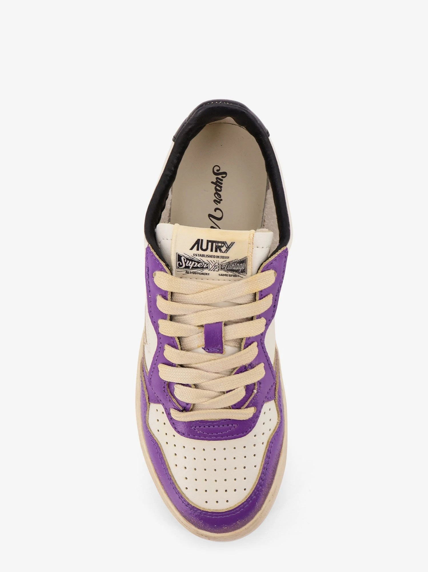 Super Vintage low-top leather sneakers.webp