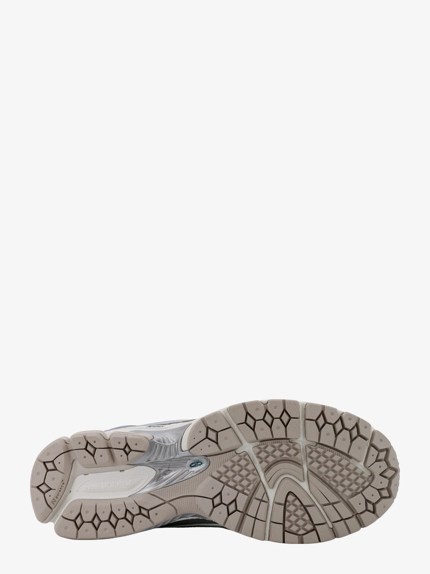 1906R mesh sneakers.webp