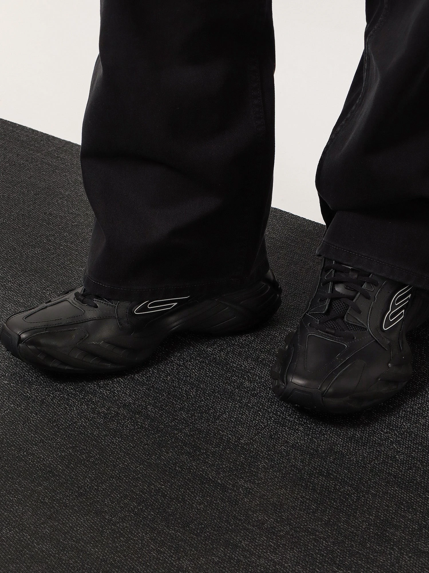 Monday low-top leather sneakers.webp