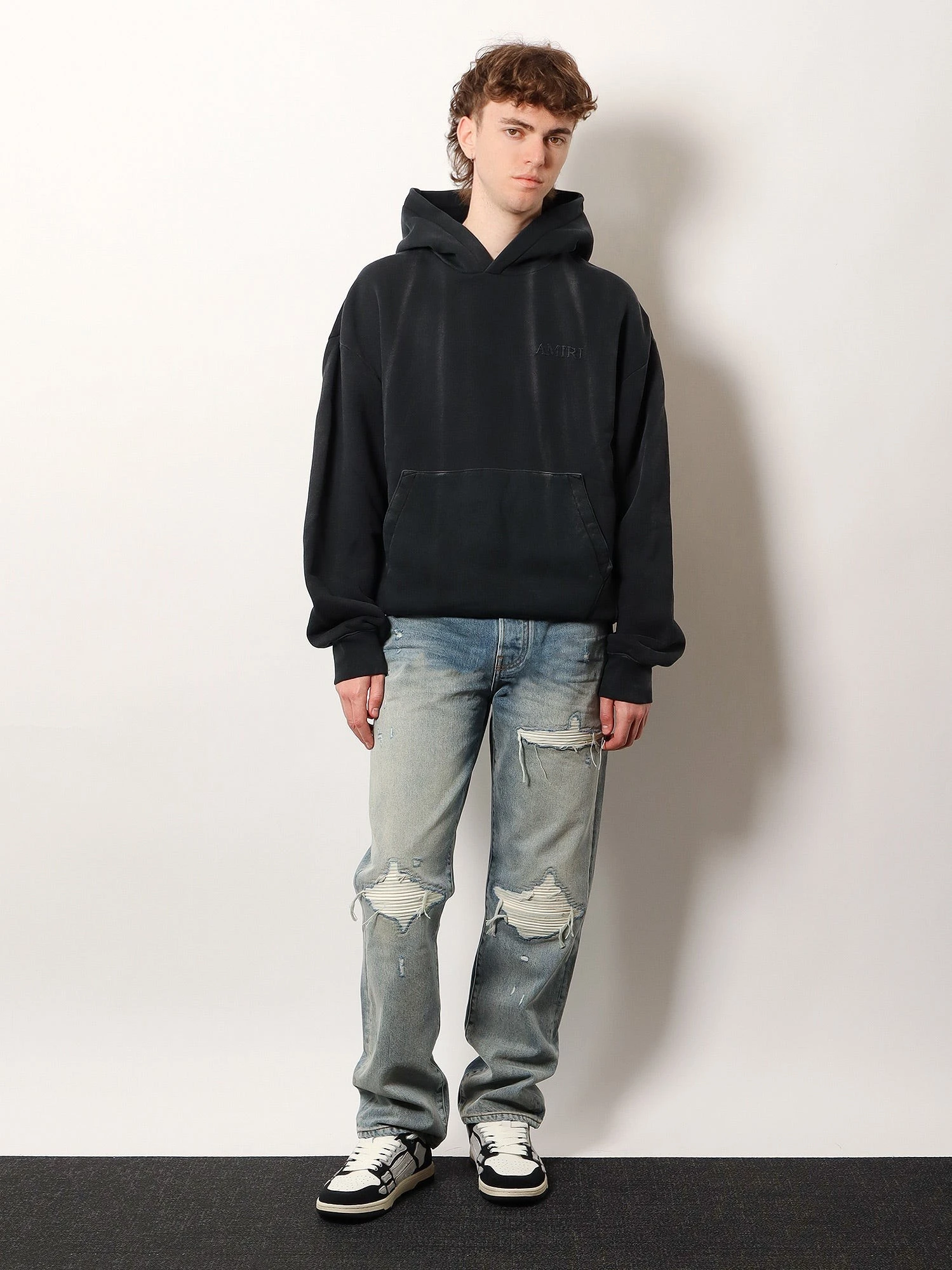 Destroyed effect jeans.webp