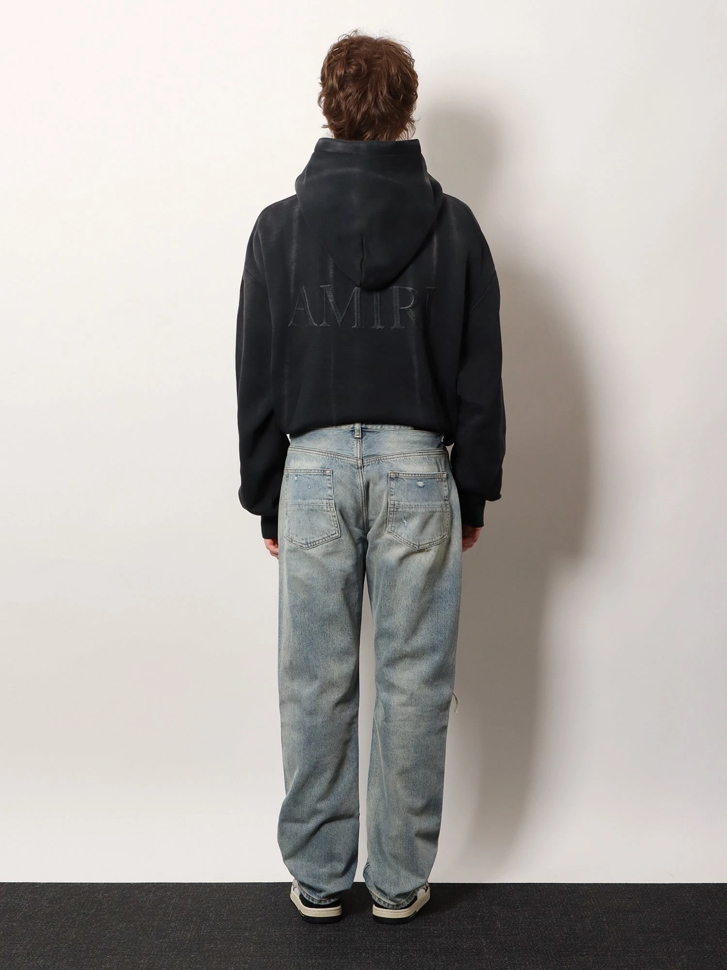 Destroyed effect jeans.webp