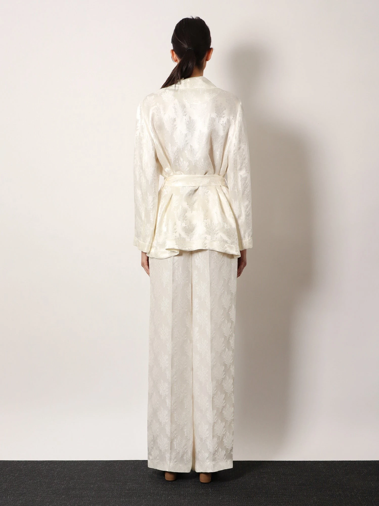 Jacquard silk blazer with floral motif.webp