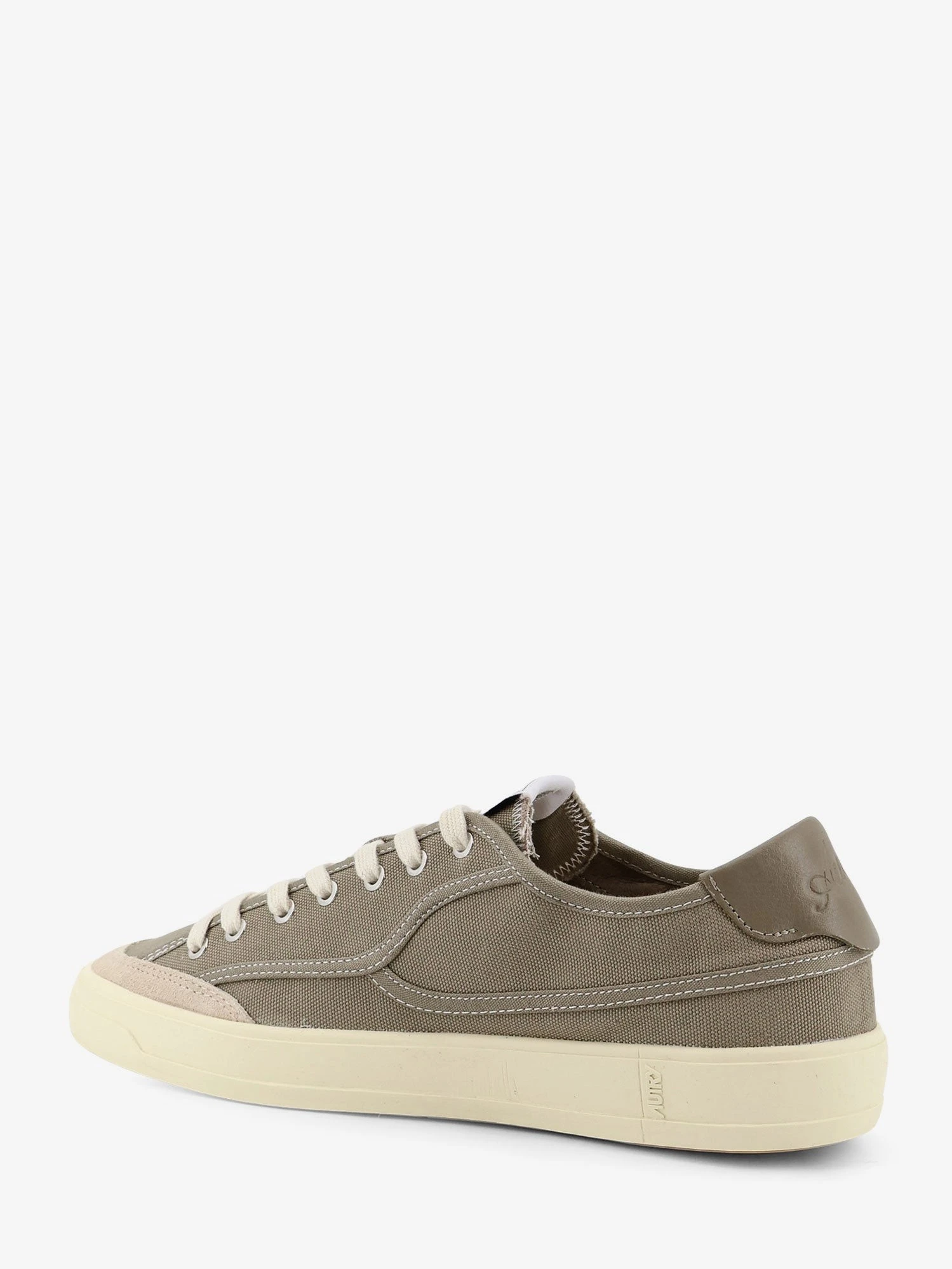 Windscape canvas sneakers with side logo label.webp