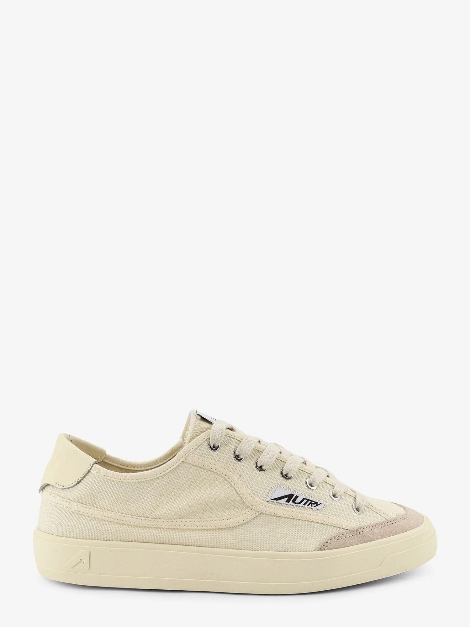Windscape canvas sneakers with side logo label.webp