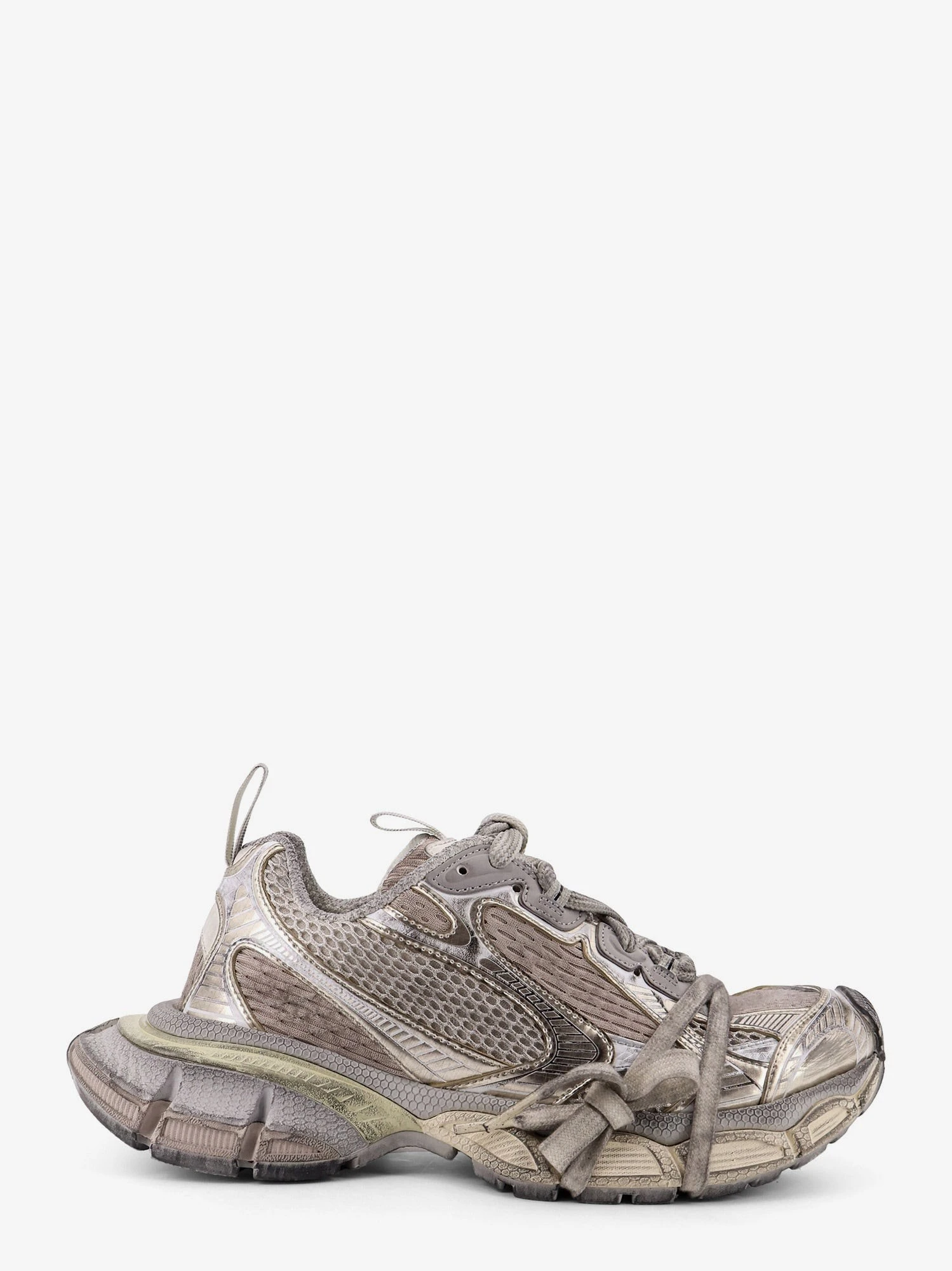 3XL low-top mesh sneakers.webp