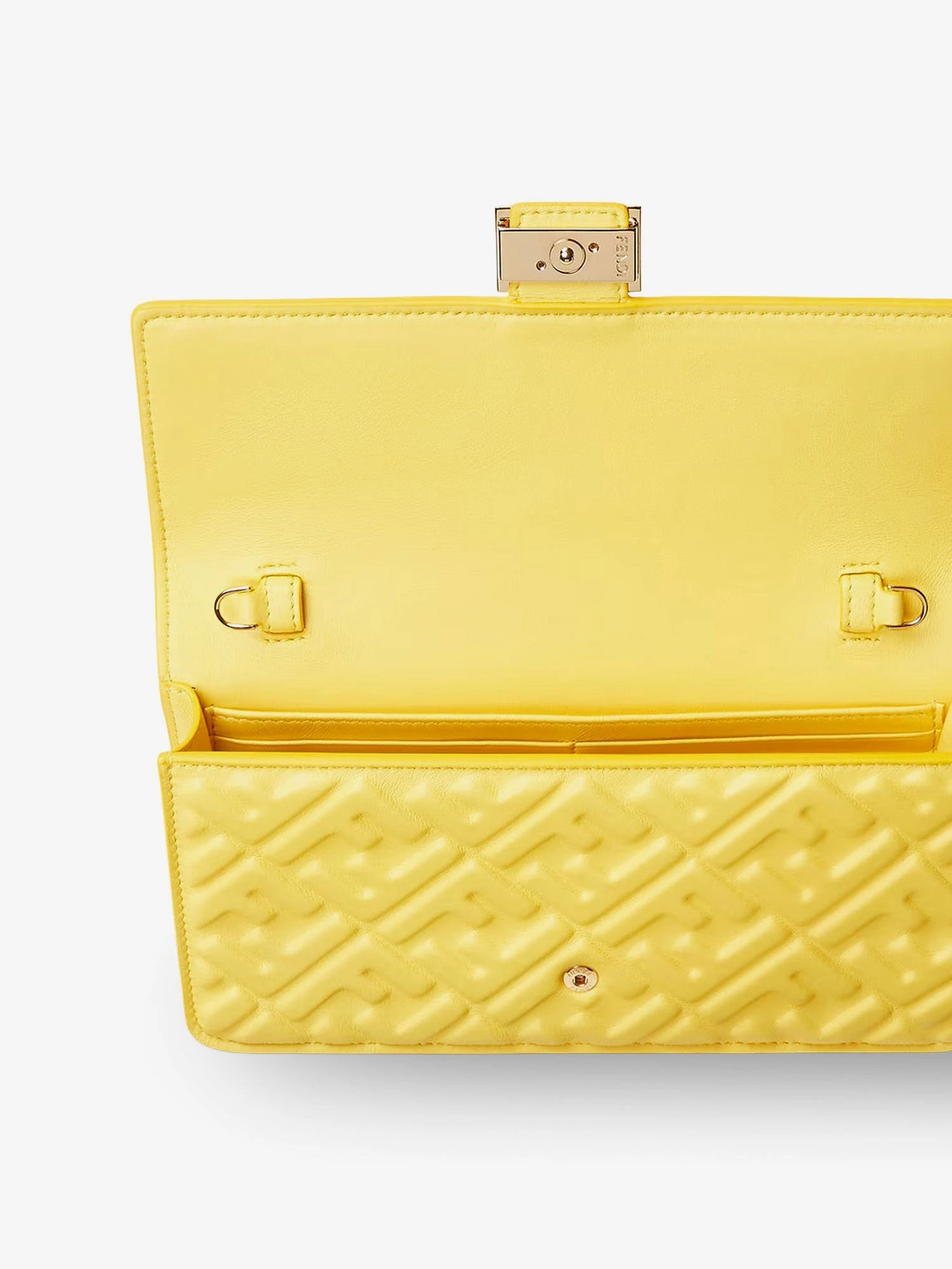 Leather Wallet on Chain Baguette.webp