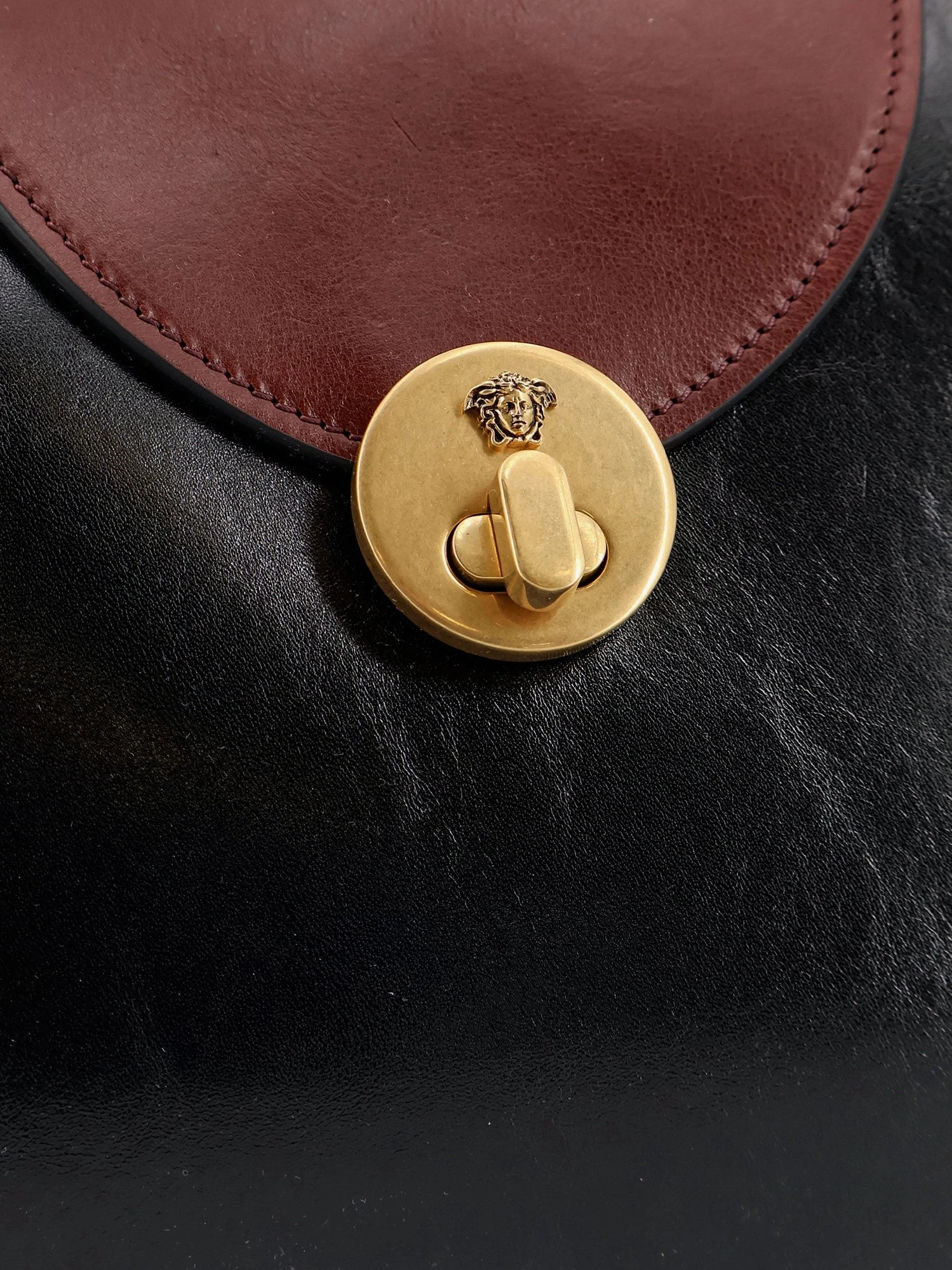 Vivian leather shoulder bag.webp