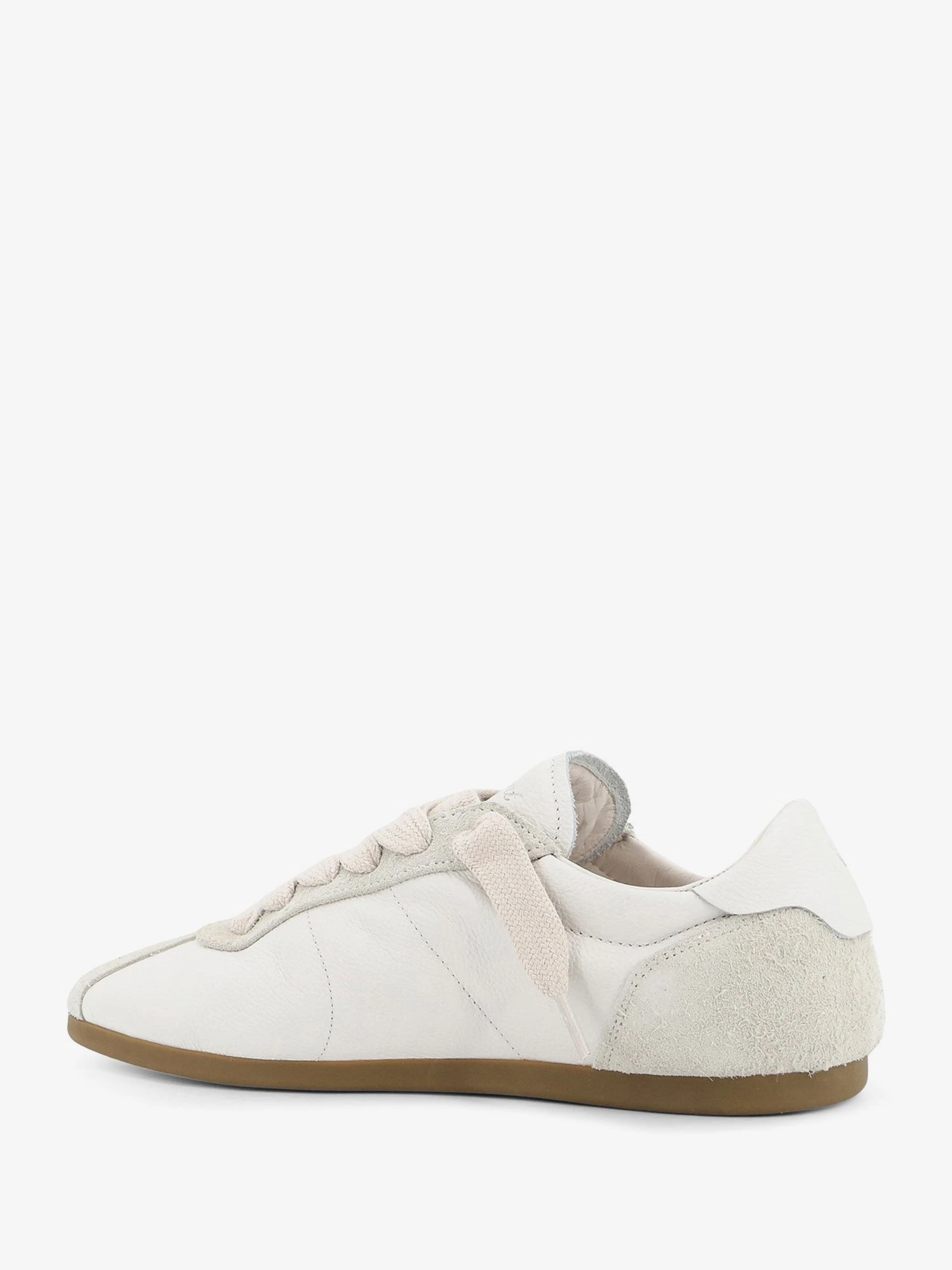 Leather and suede sneakers with engraved logo on the tongue.webp