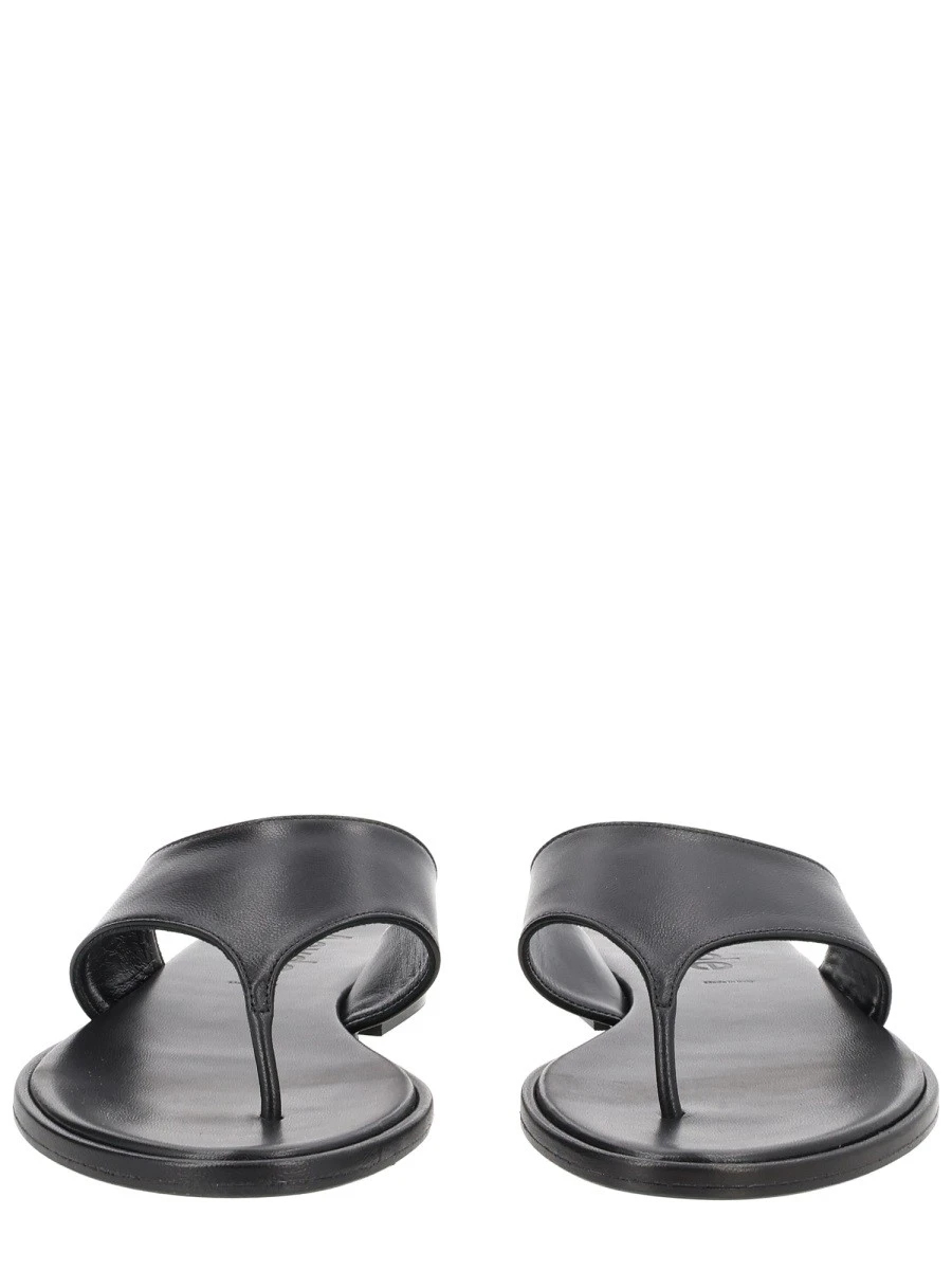 LEATHER THONG SANDAL.webp