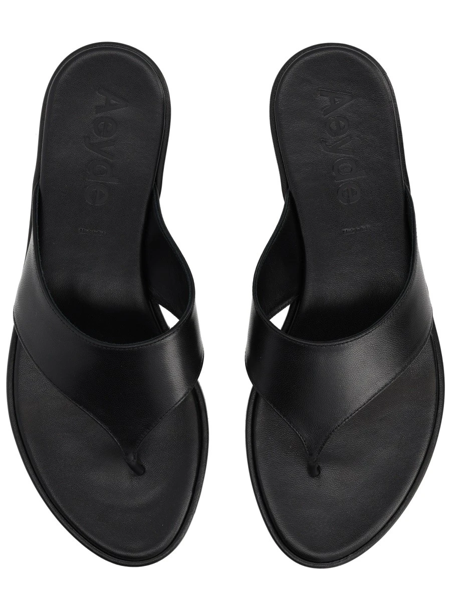 LEATHER THONG SANDAL.webp
