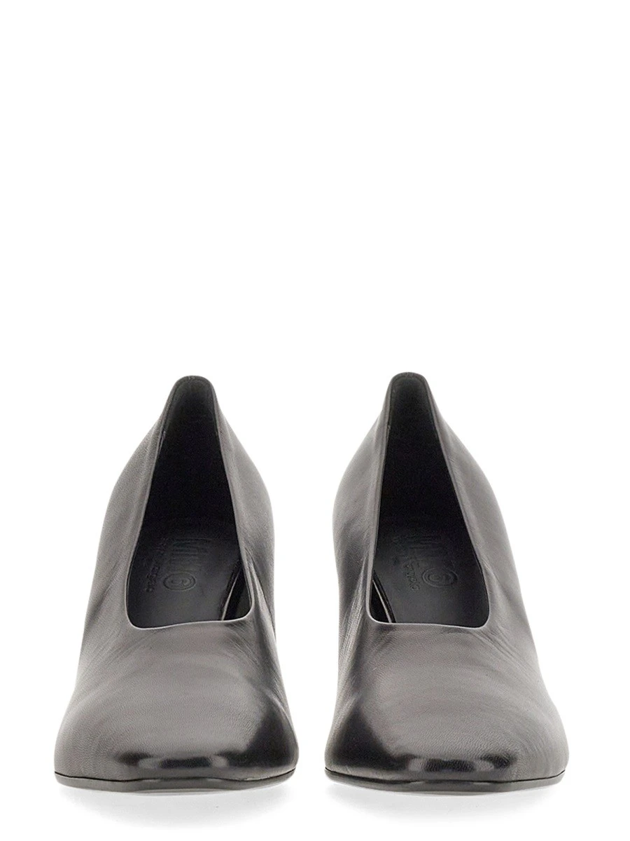 PUMP IN LEATHER.webp
