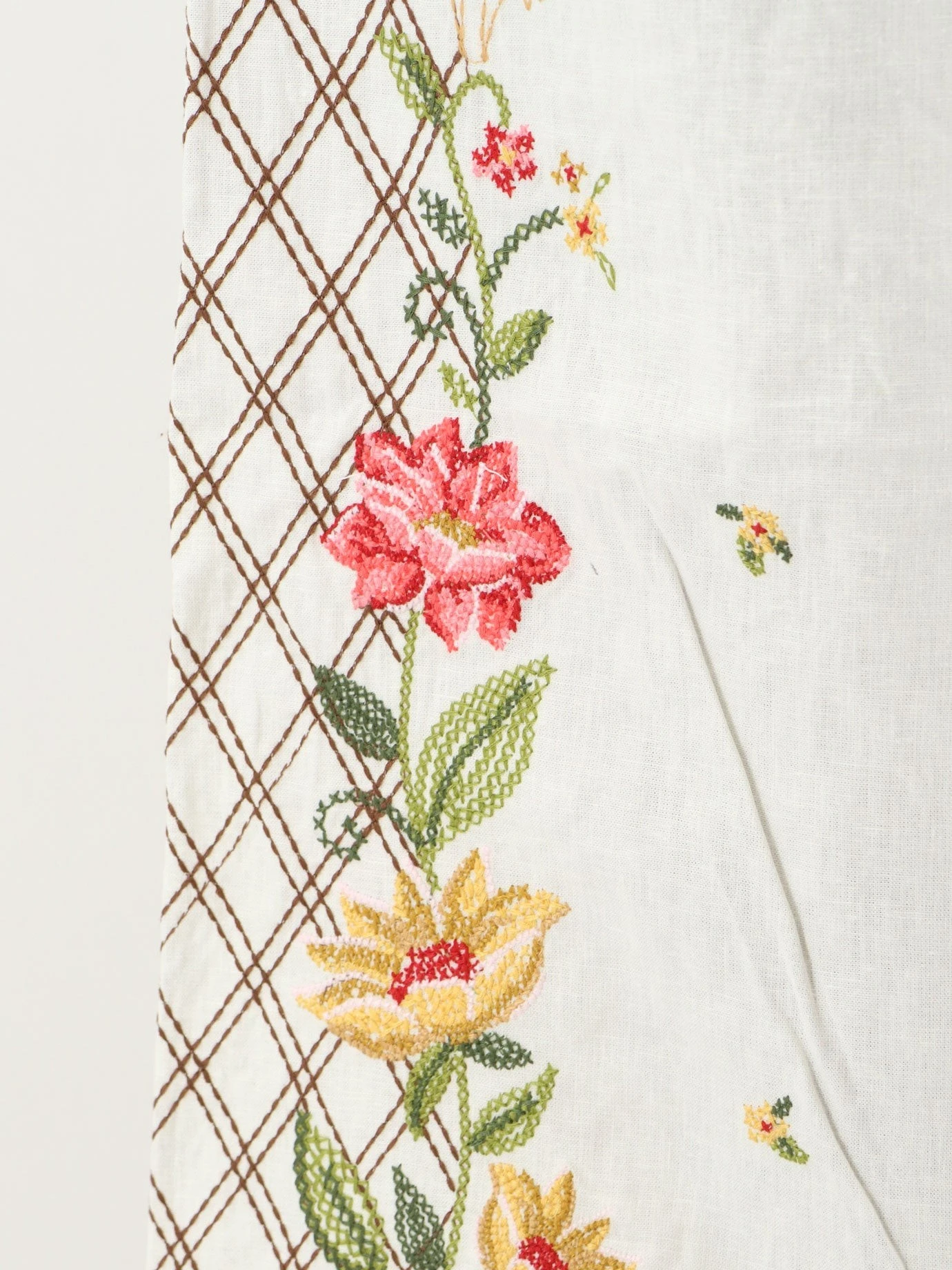 Linen and viscose trousers with embroidery.webp