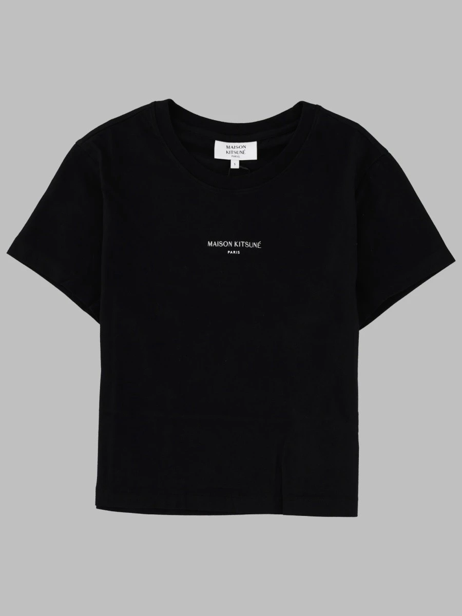 T-SHIRT CON LOGO.webp