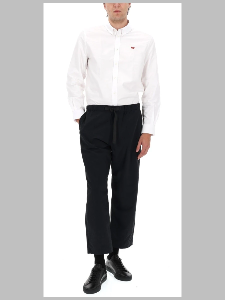 PANTALONE IN TESSUTO TECNICO CON CINTURA.webp