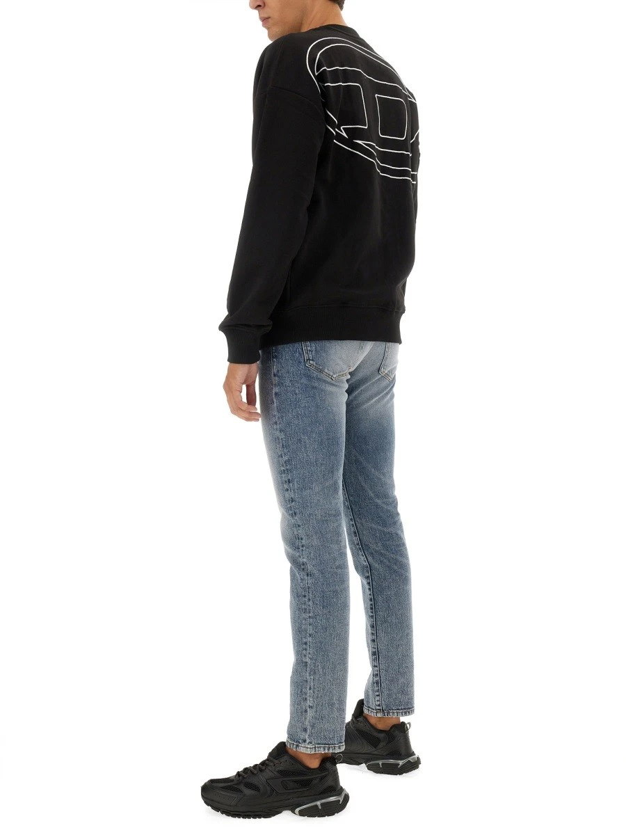 S-ROB-MEGOVAL-D SWEATSHIRT.webp