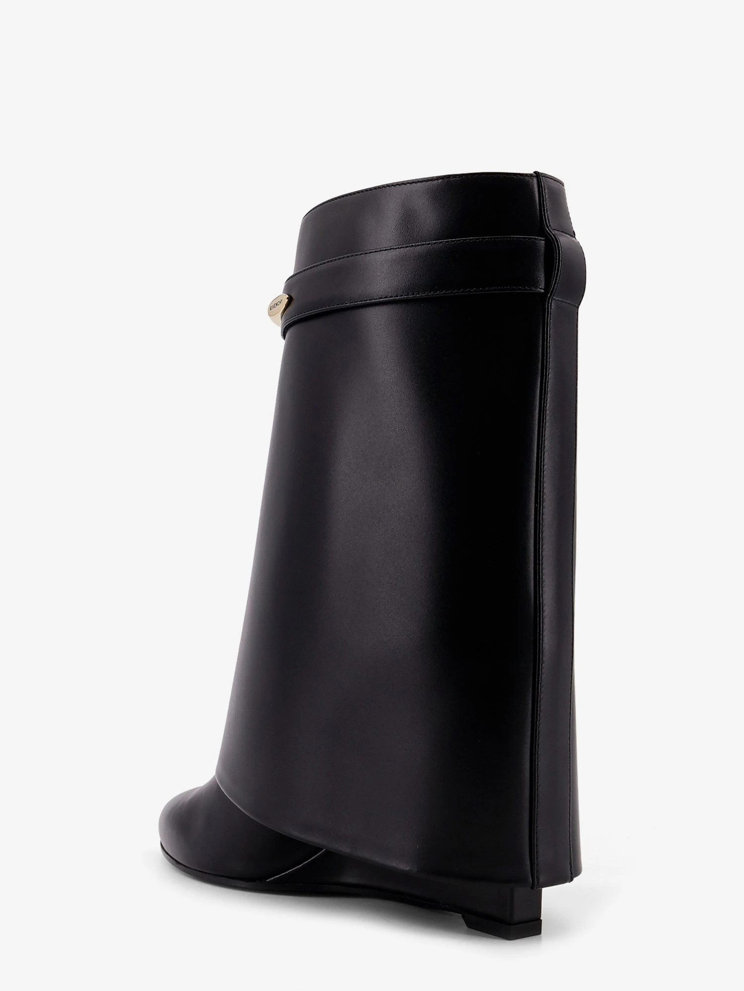 Shark leather boots.webp