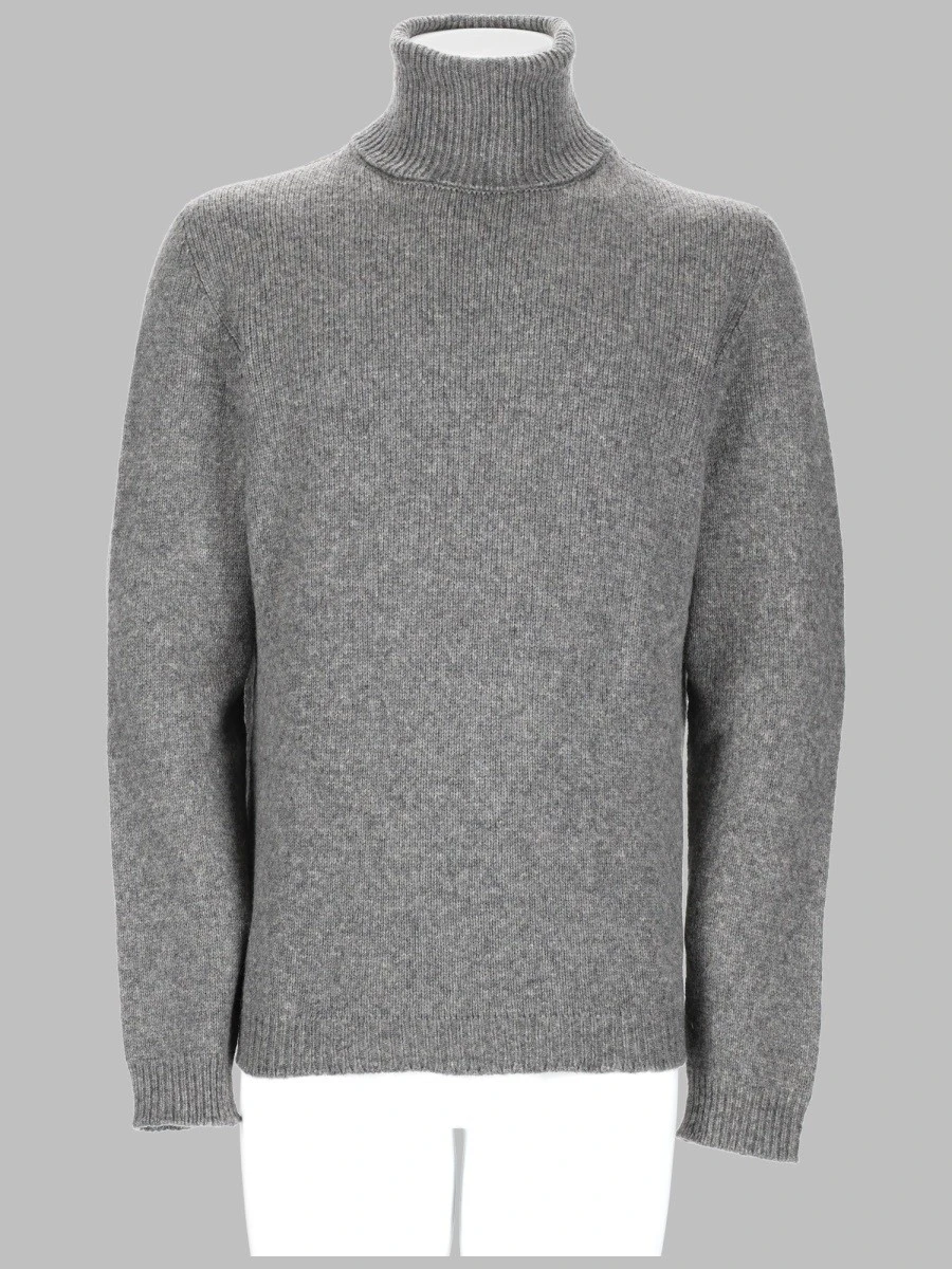 MAGLIA IN LANA A COLLO ALTO.webp