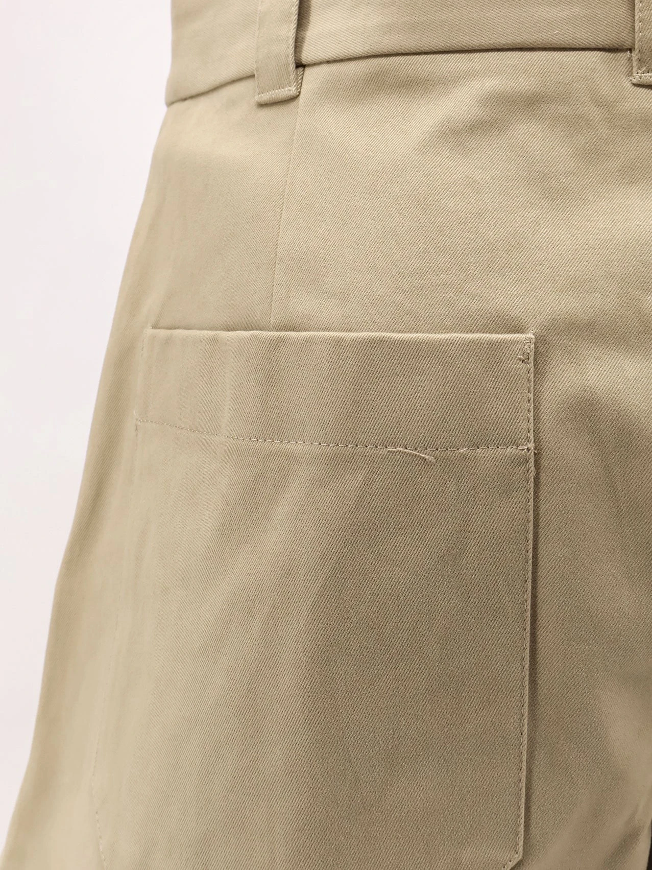High-waisted cotton pants.webp