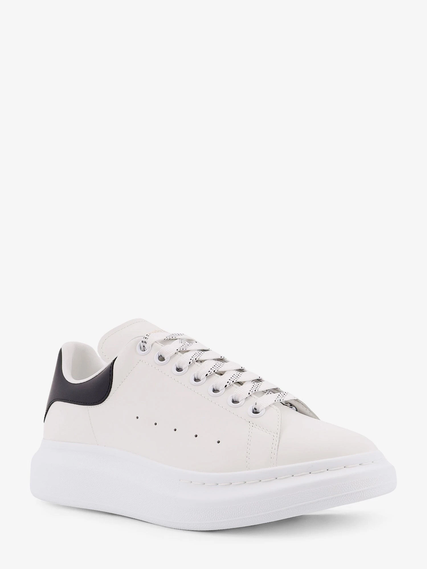 Low-top leather sneakers.webp