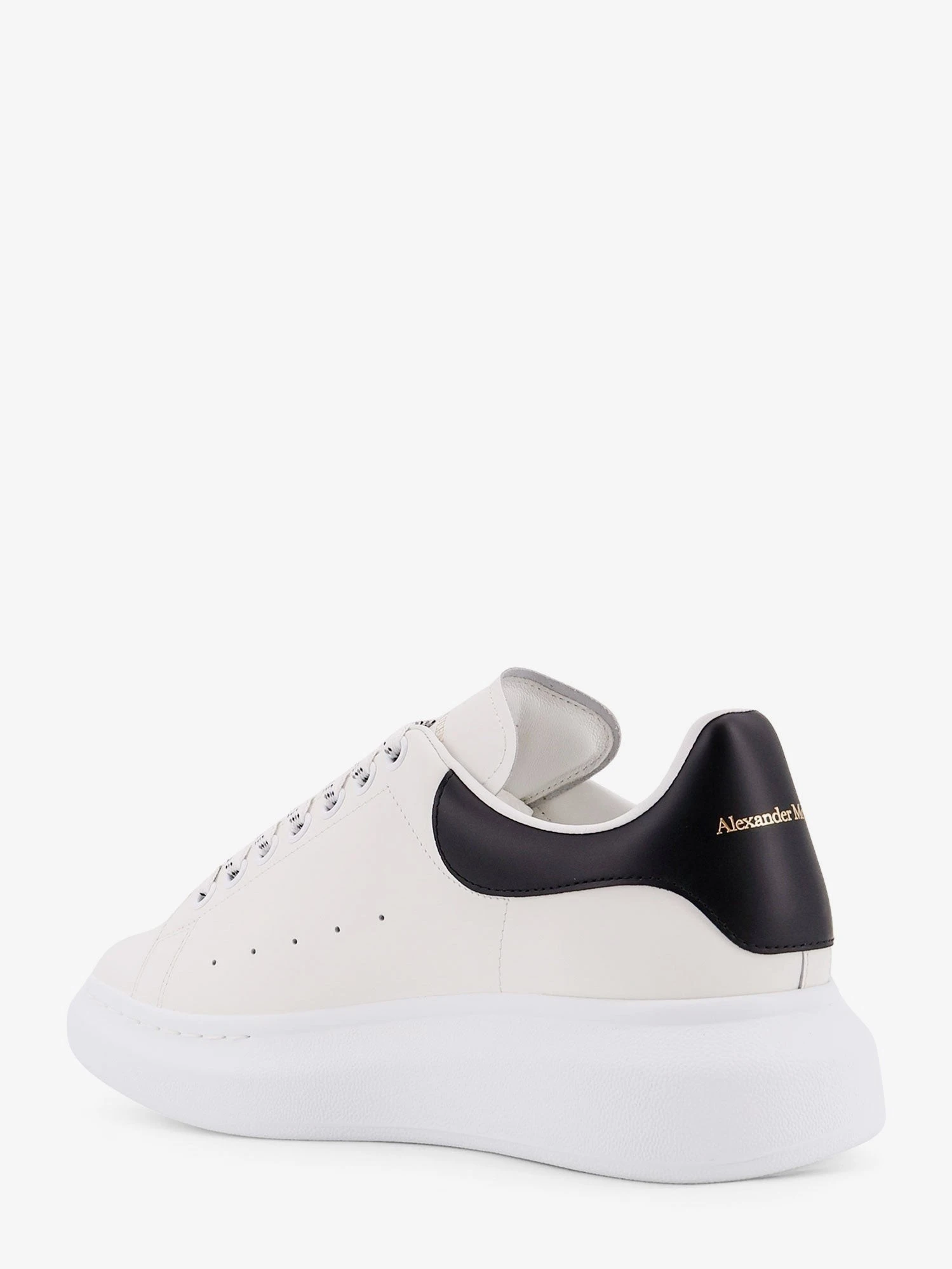 Low-top leather sneakers.webp