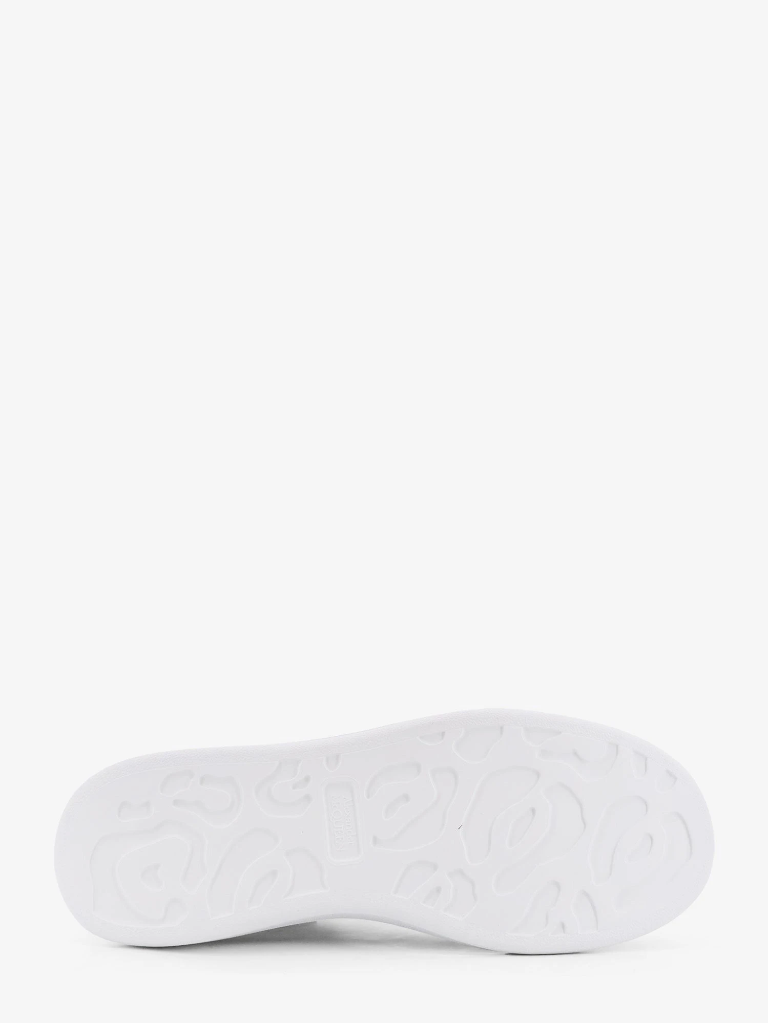 Low-top leather sneakers.webp