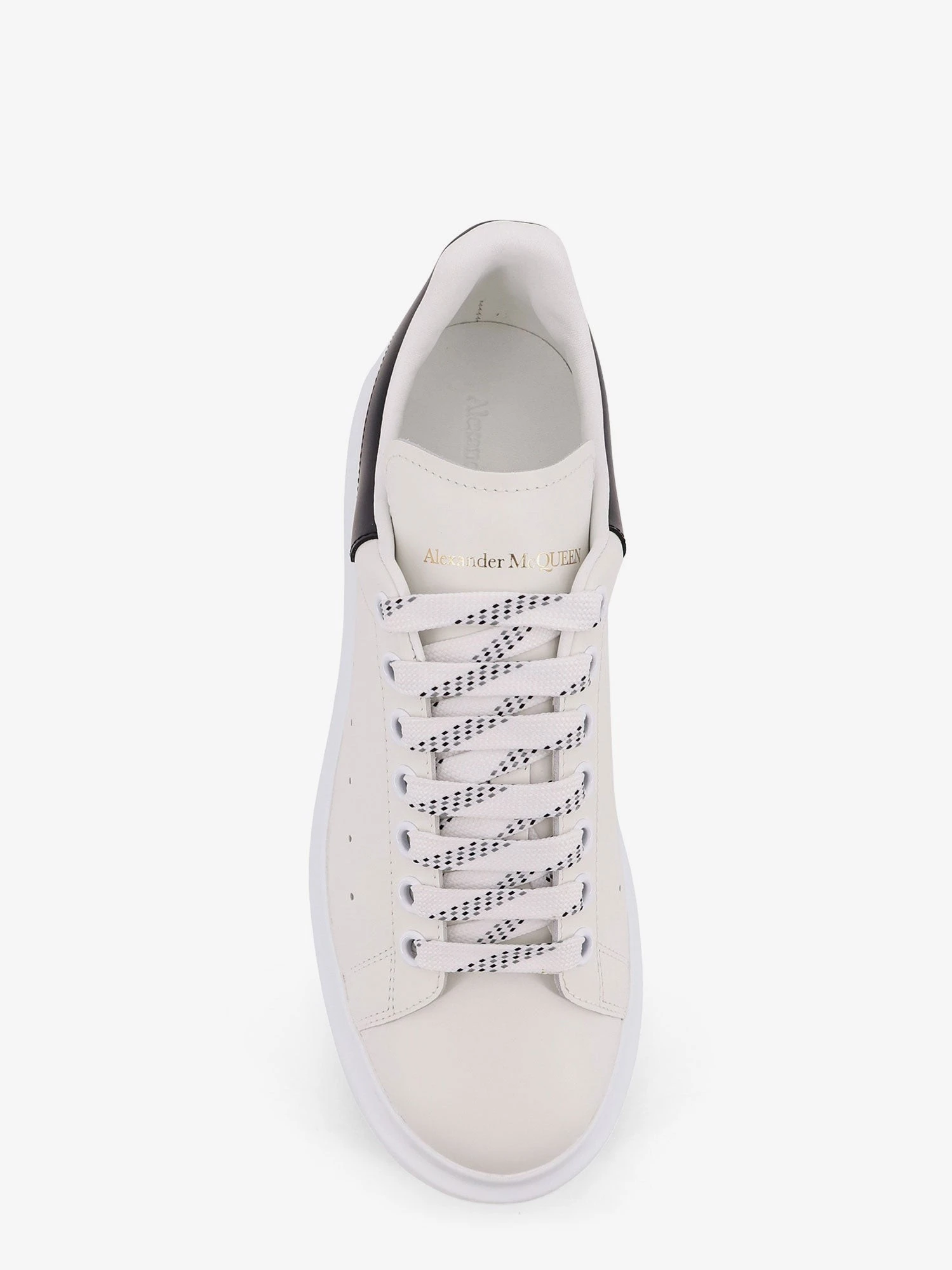 Low-top leather sneakers.webp