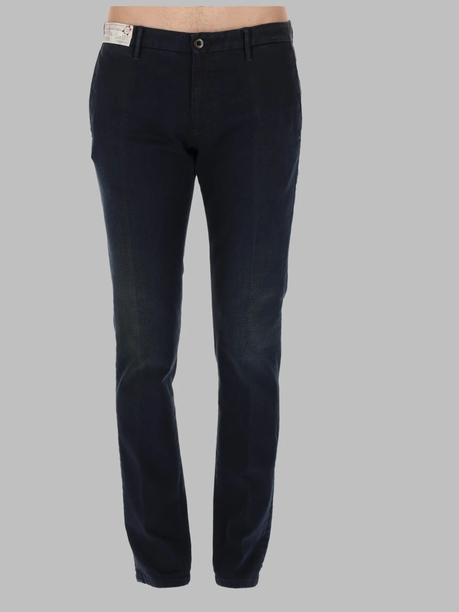 JEANS CON PATCH LOGO.webp