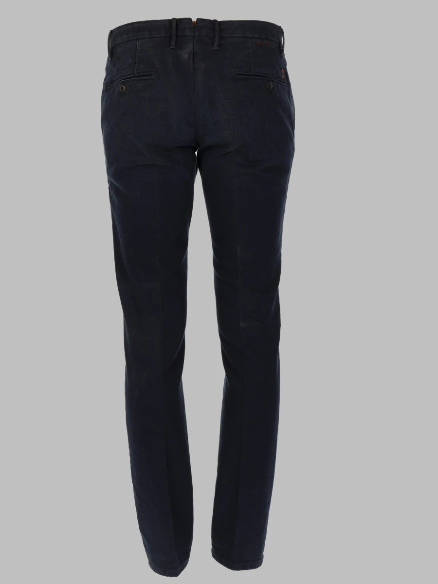JEANS CON PATCH LOGO.webp